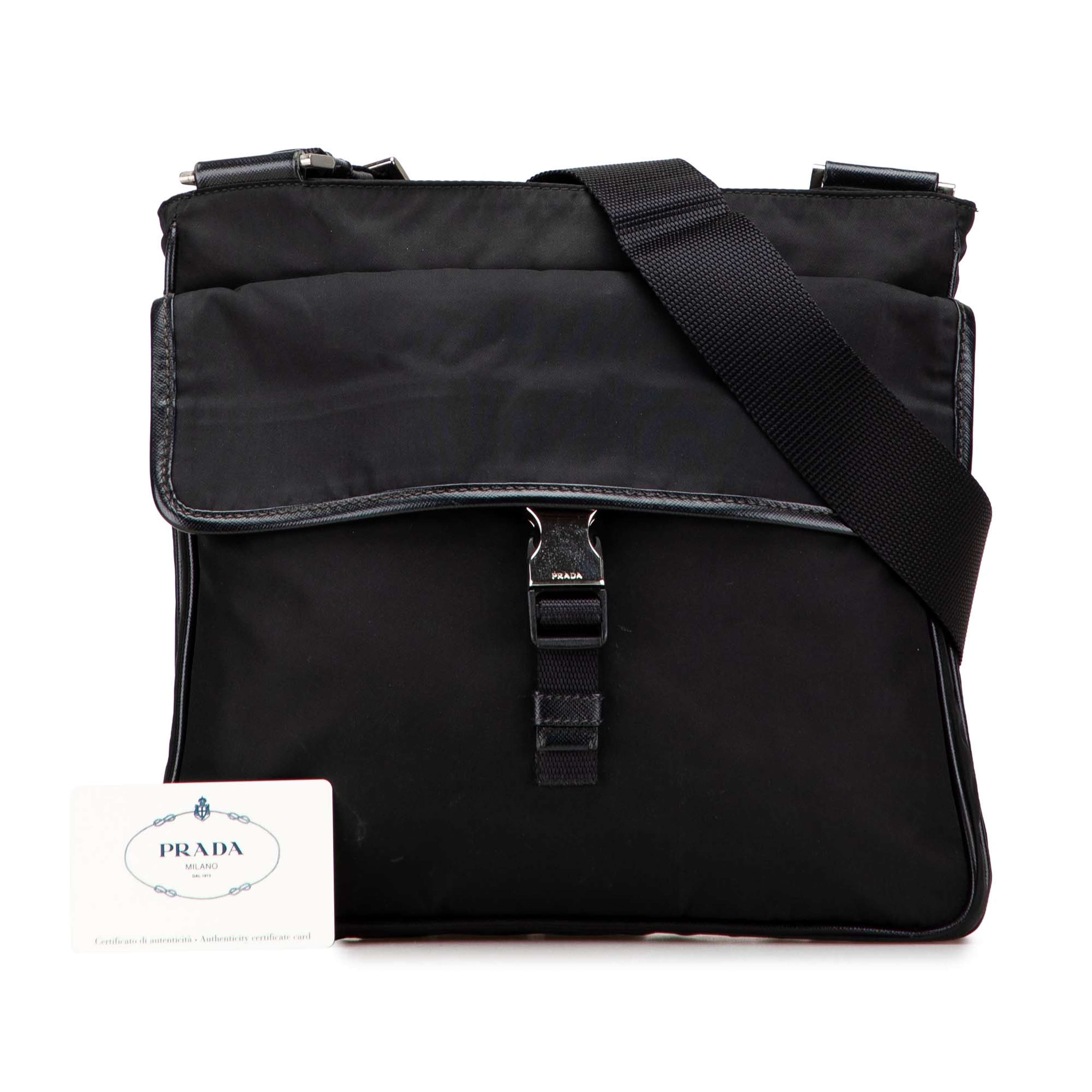 Prada Tessuto Zip Top Crossbody, från Luxclusif, i färgen svart. Klicka för att öppna bilden i stort format