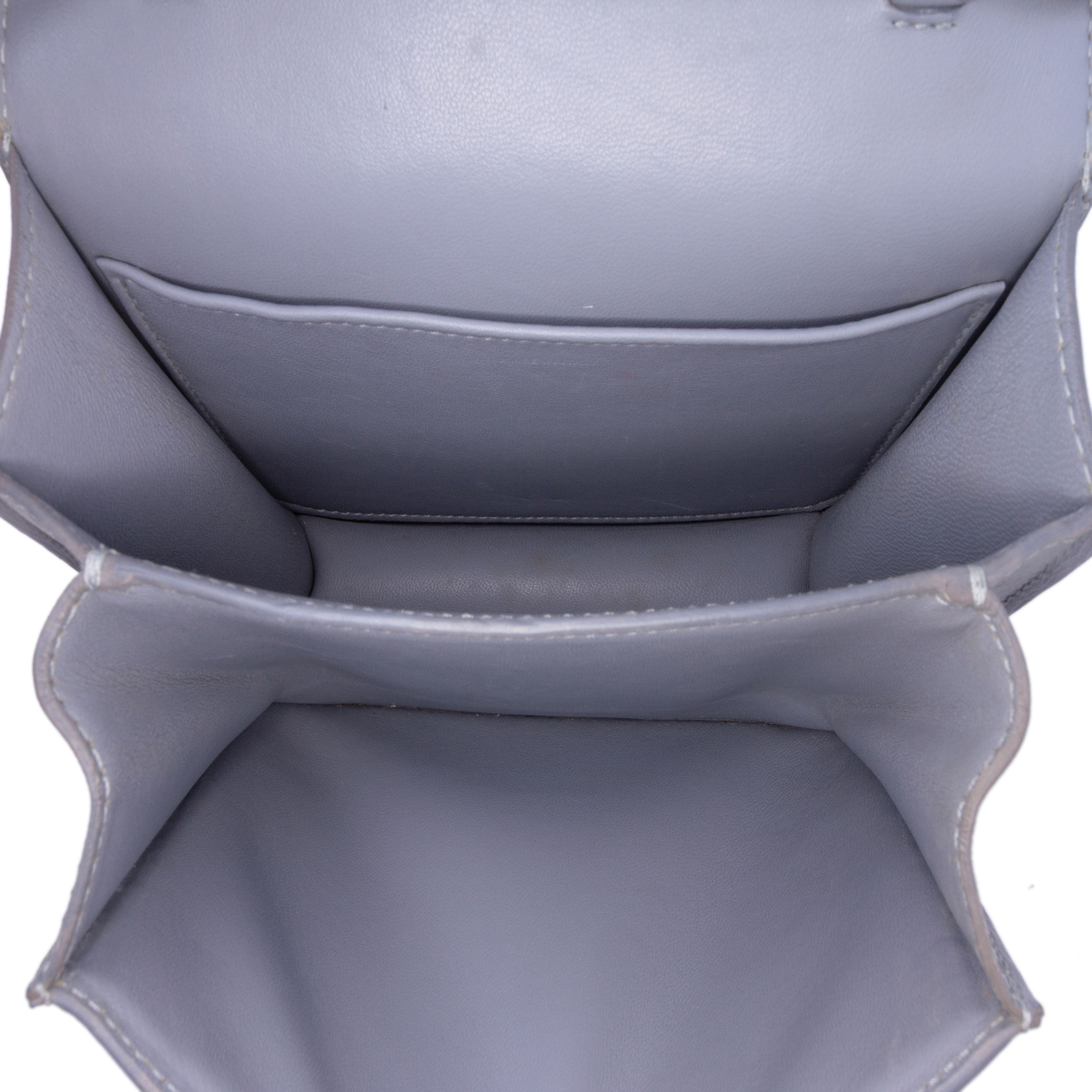 Celine Teen Liege Calfskin Classic Box, från Luxclusif, i färgen blue. Klicka för att öppna bilden i stort format