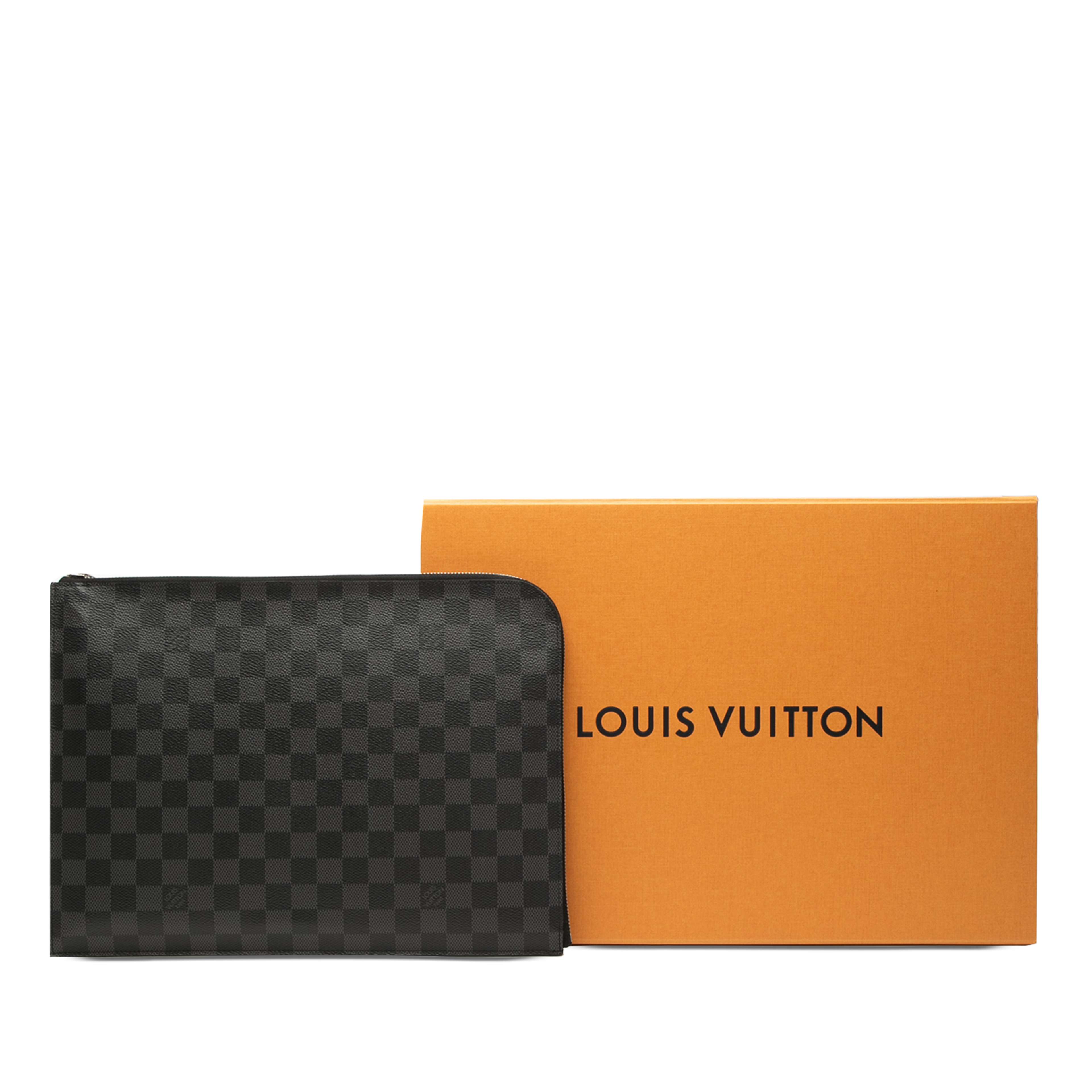 Louis Vuitton Damier Graphite Pochette Jour Gm, från Luxclusif, i färgen svart. Klicka för att öppna bilden i stort format