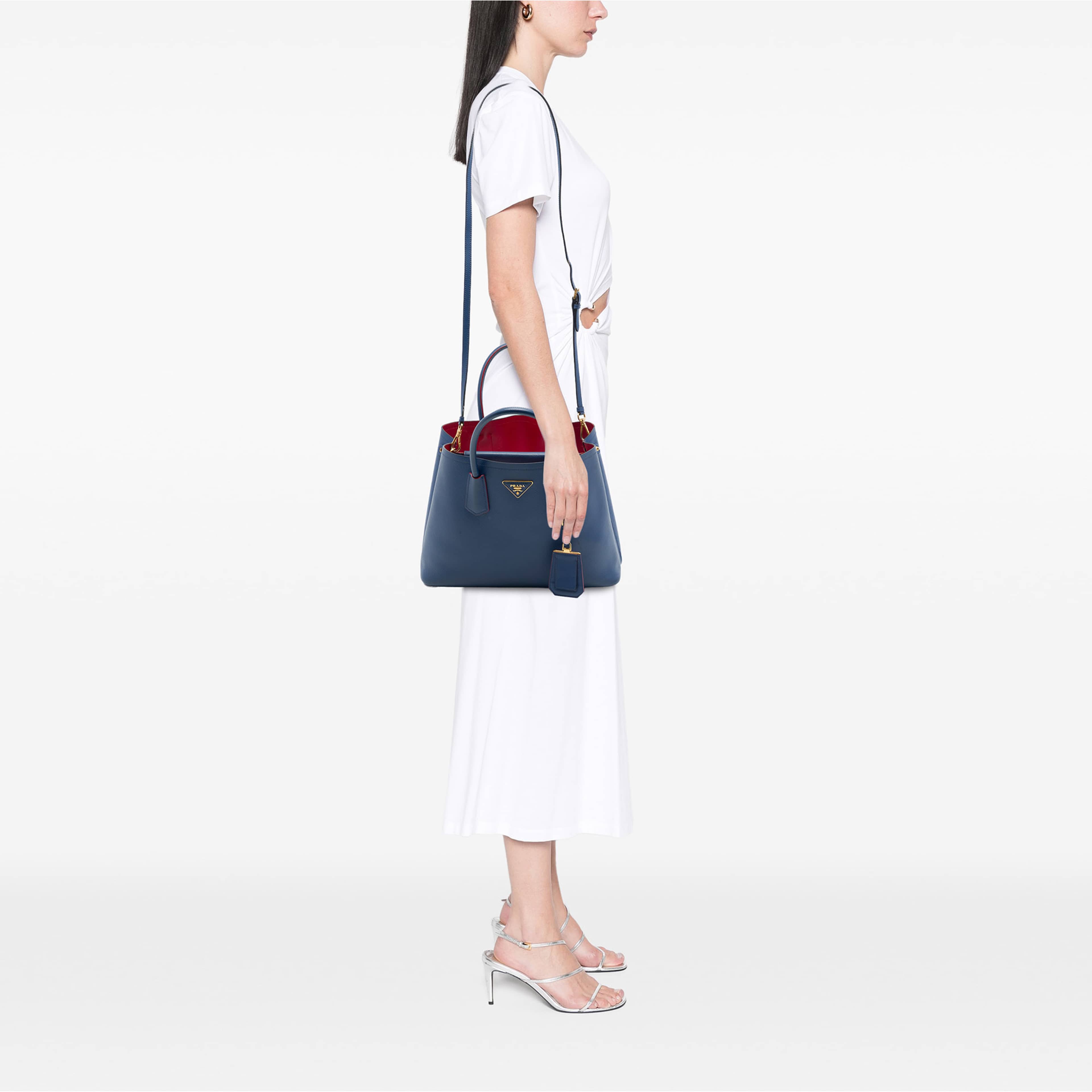 Prada Medium Saffiano Cuir Double Handle Satchel, från Luxclusif, i färgen blå. Klicka för att öppna bilden i stort format