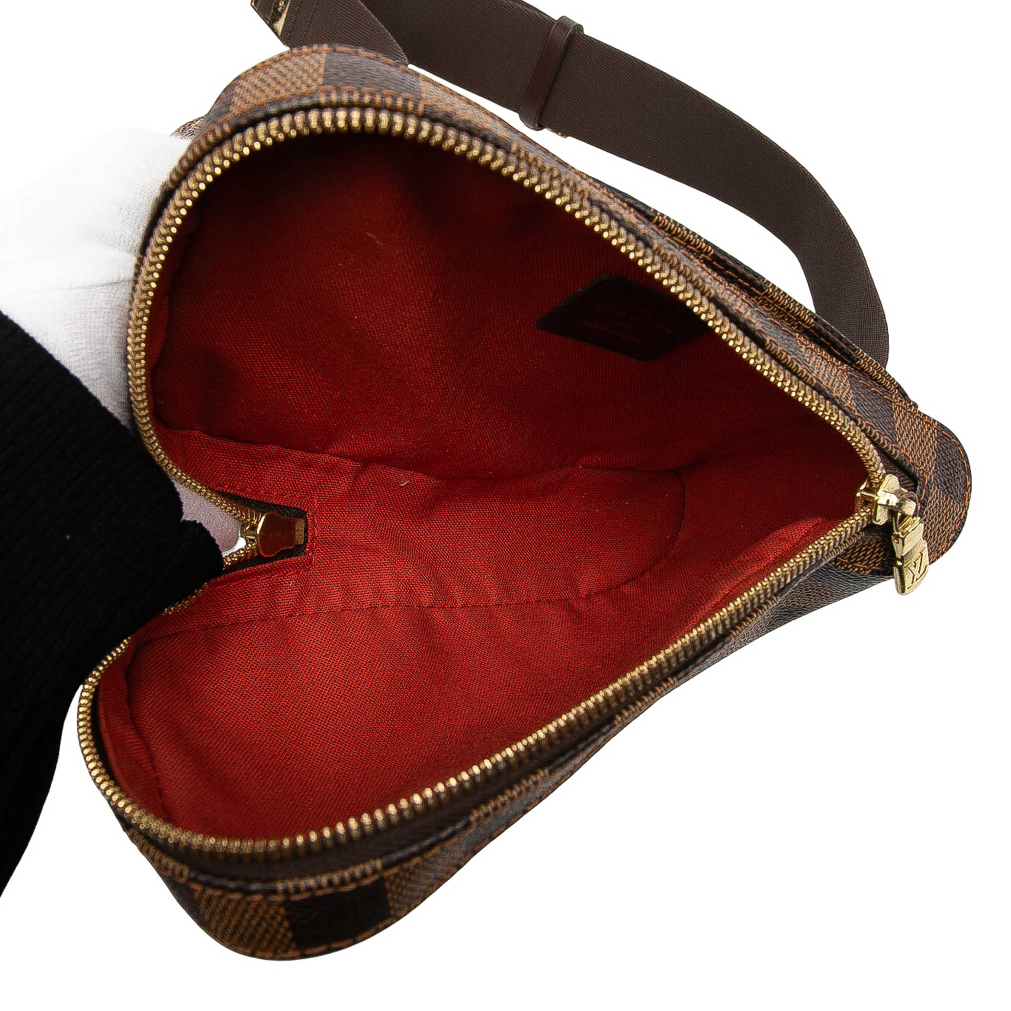 Louis Vuitton Damier Ebene Geronimos, från Luxclusif, i färgen brown. Klicka för att öppna bilden i stort format