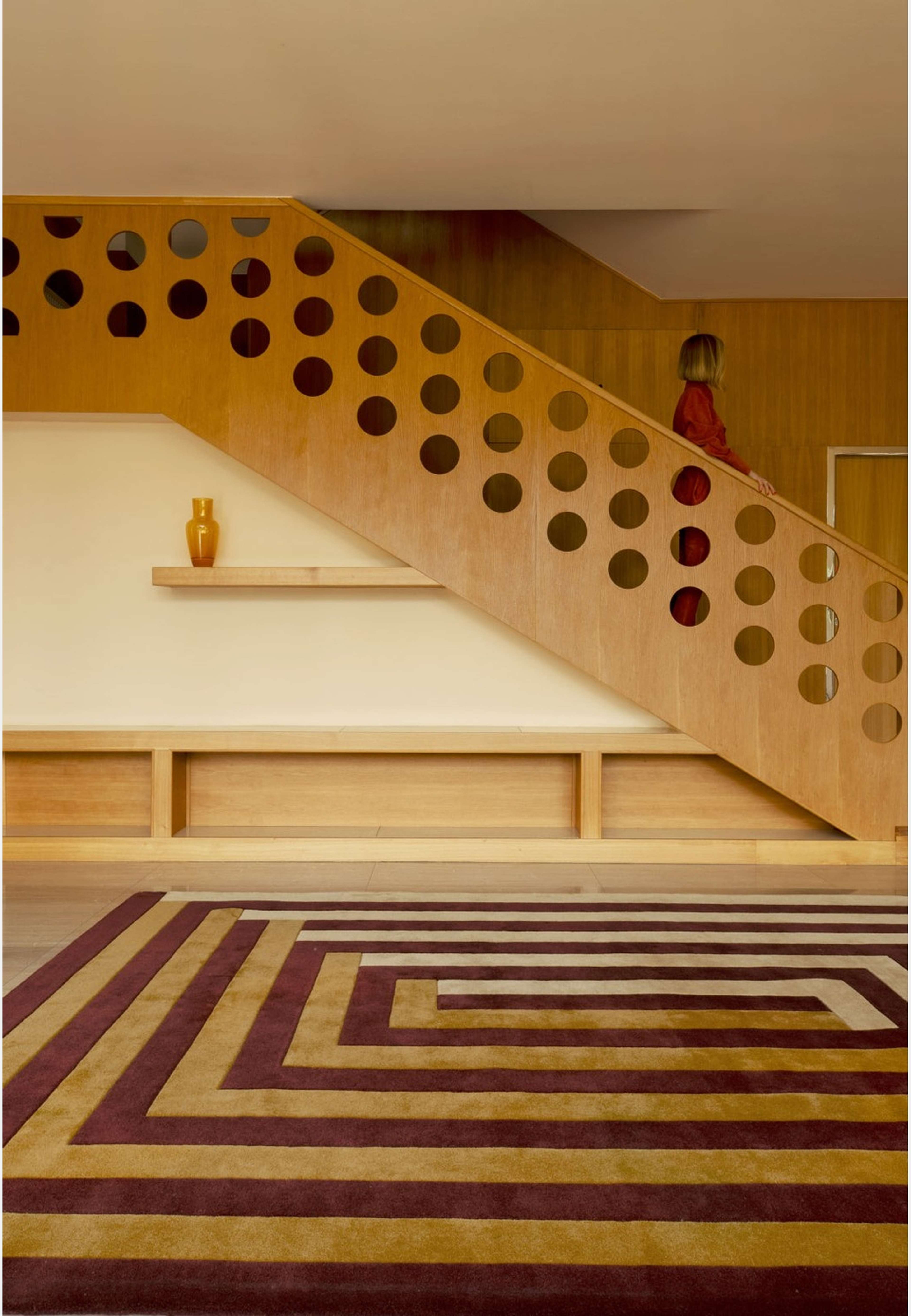 Teklan Labyrinth Ullmatta Mulberry Sand, från Layered, i färgen mulberry sand. Klicka för att öppna bilden i stort format