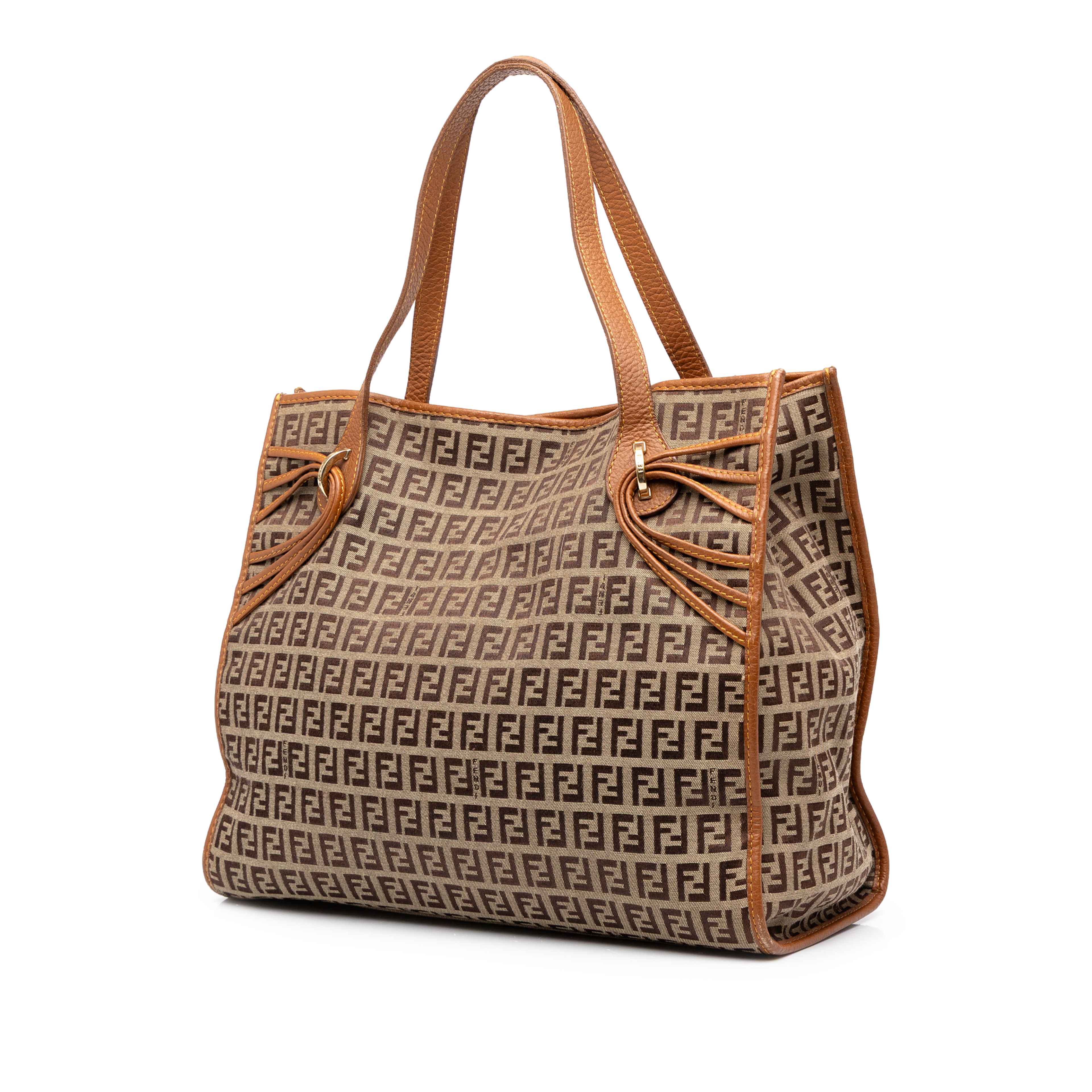 Fendi Zucchino Canvas Tote, från Luxclusif, i färgen beige. Klicka för att öppna bilden i stort format