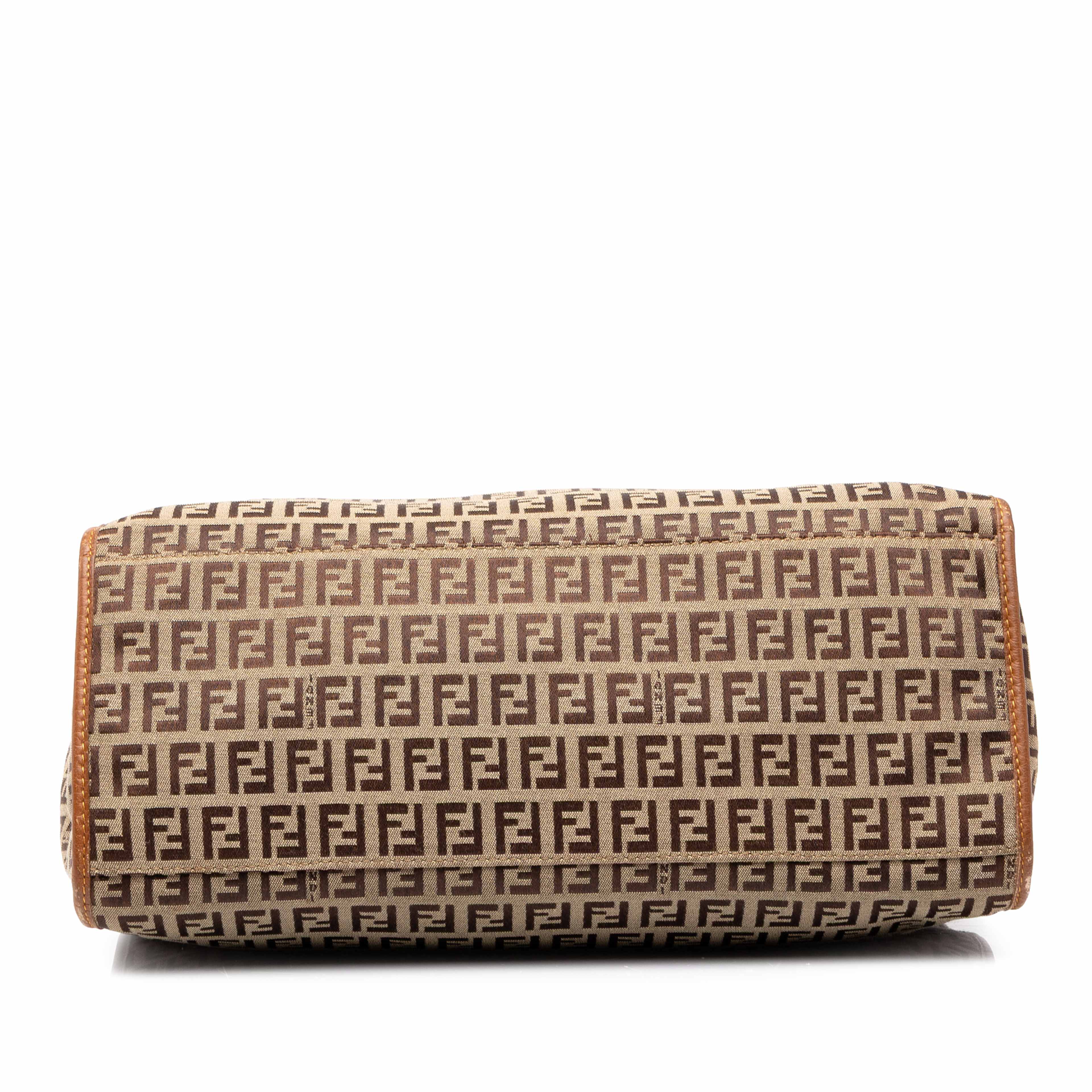 Fendi Zucchino Canvas Tote, från Luxclusif, i färgen beige. Klicka för att öppna bilden i stort format