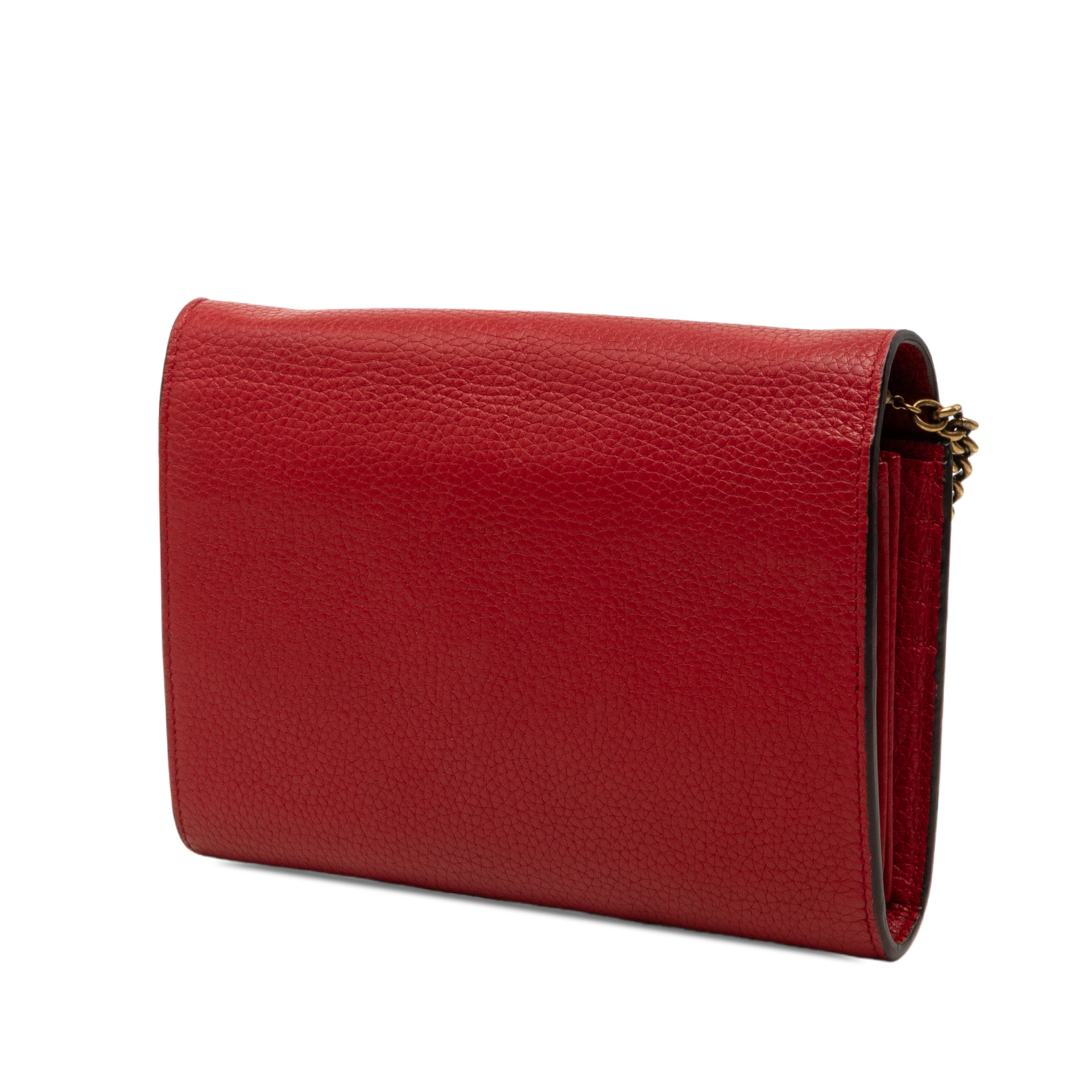 Gucci Gg Marmont Calfskin Wallet On Chain, från Luxclusif, i färgen röd. Klicka för att öppna bilden i stort format