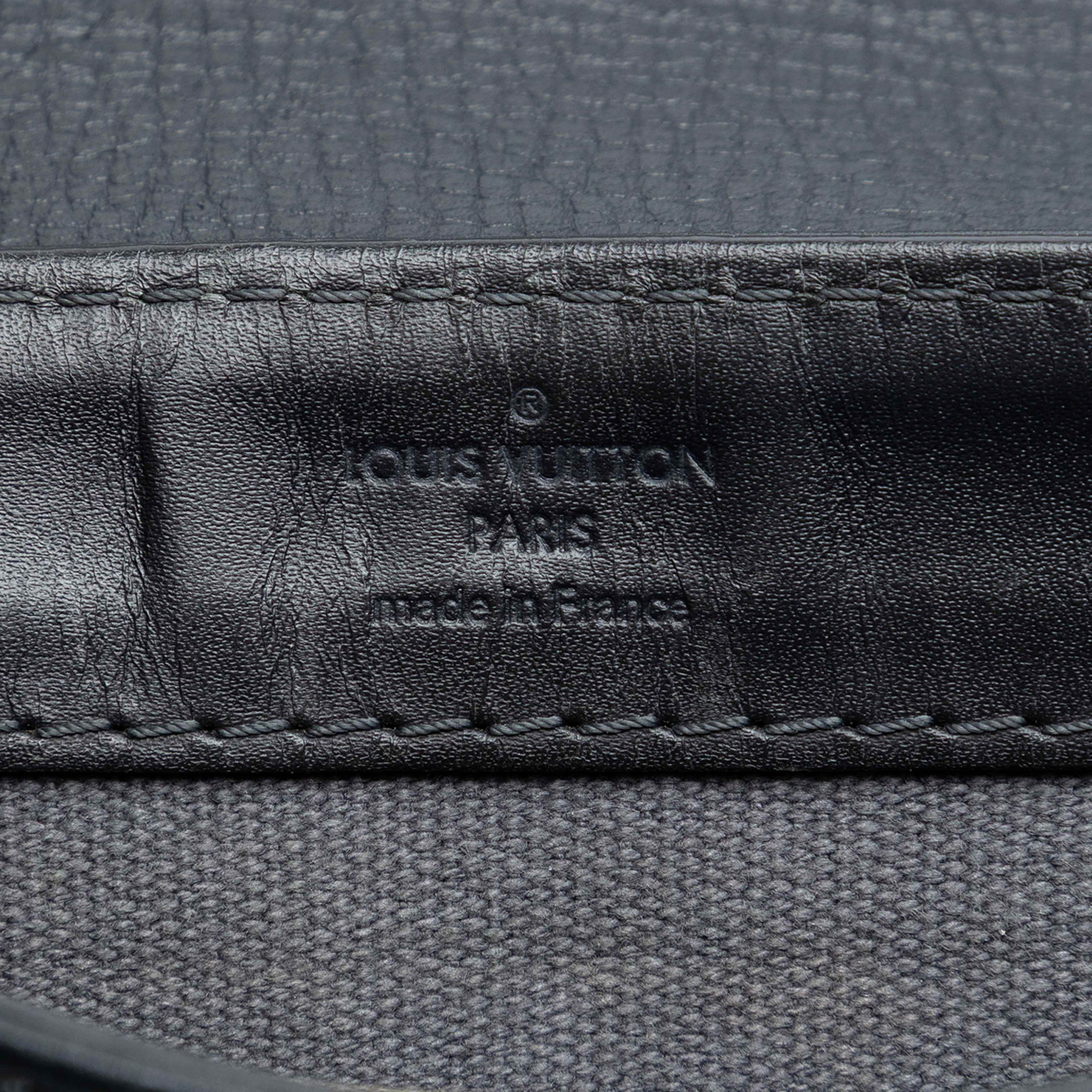 Louis Vuitton Utah Yuma, från Luxclusif, i färgen black. Klicka för att öppna bilden i stort format