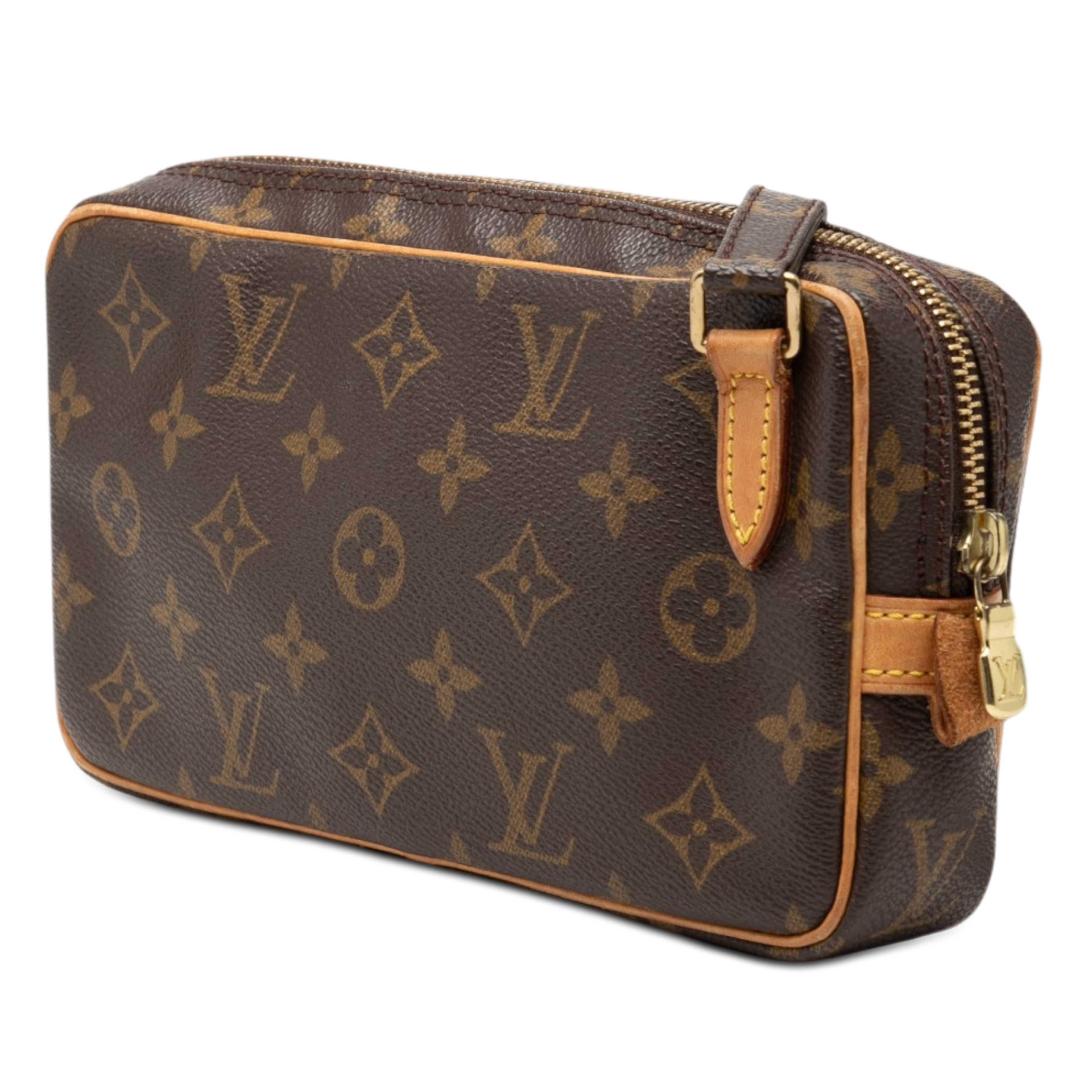 Louis Vuitton Monogram Pochette Marly Bandouliere, från Luxclusif, i färgen brun. Klicka för att öppna bilden i stort format