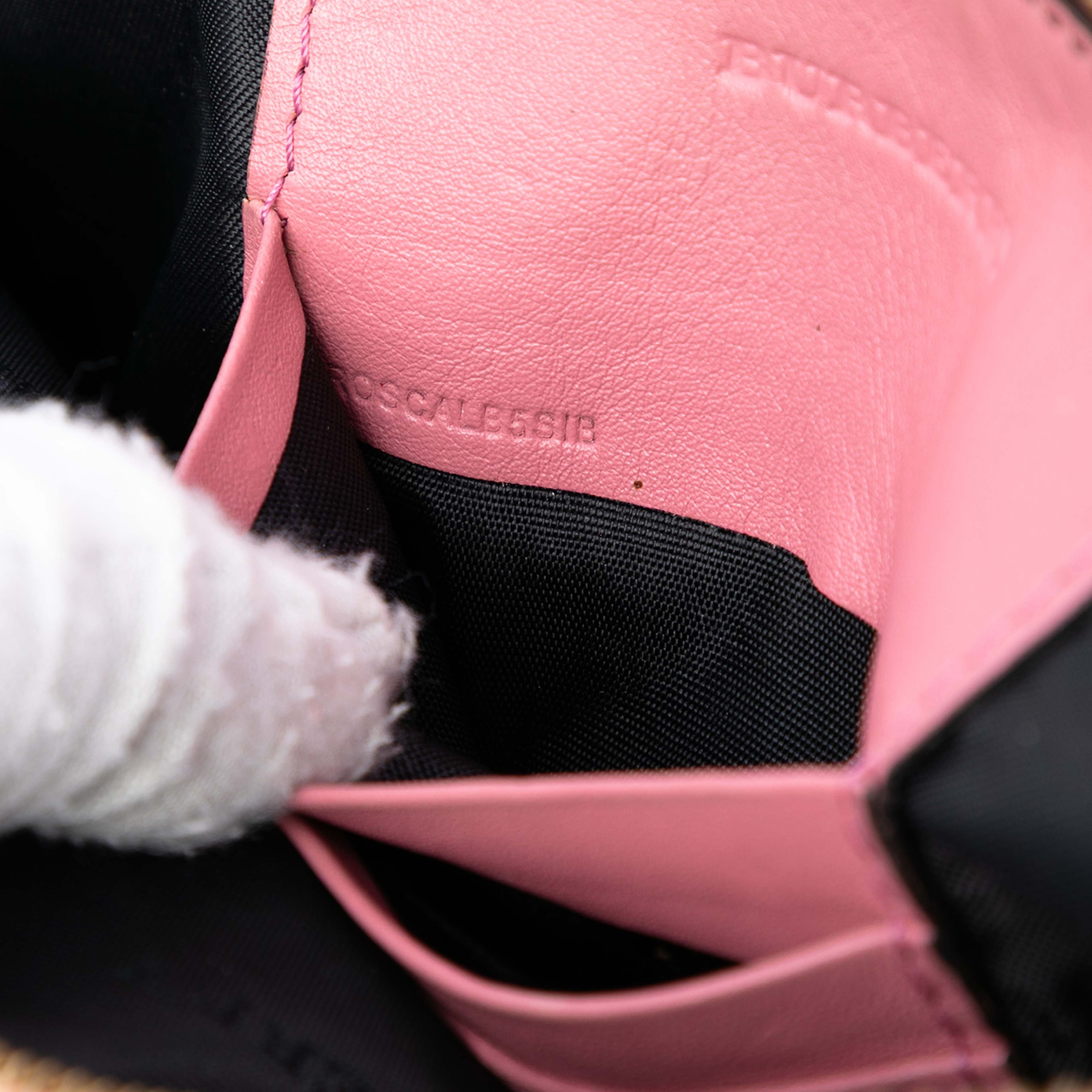 Burberry House Check Canvas Derby Peyton Crossbody, från Luxclusif, i färgen light brown. Klicka för att öppna bilden i stort format