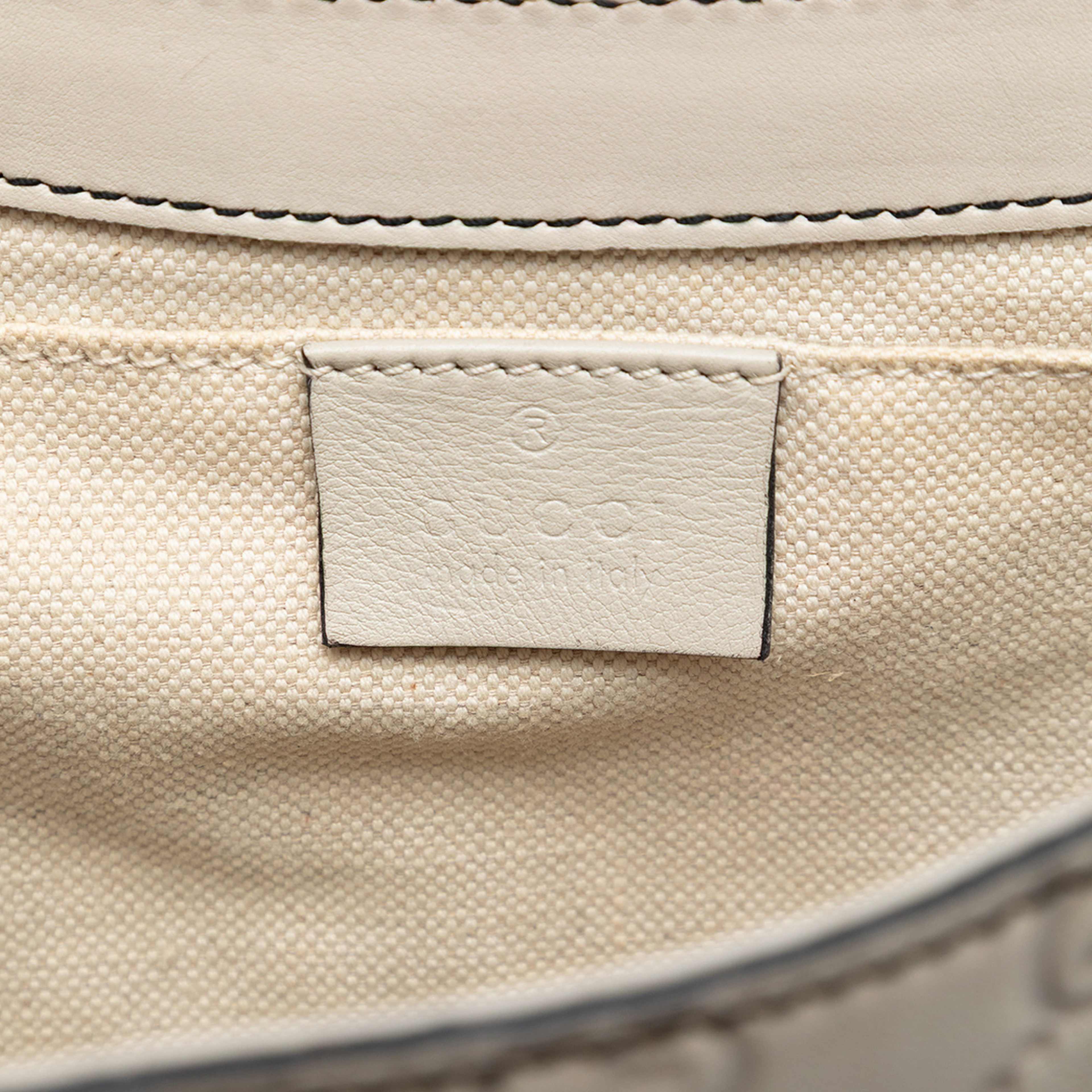 Gucci Medium Guccissima Emily Shoulder Bag, från Luxclusif, i färgen off white. Klicka för att öppna bilden i stort format