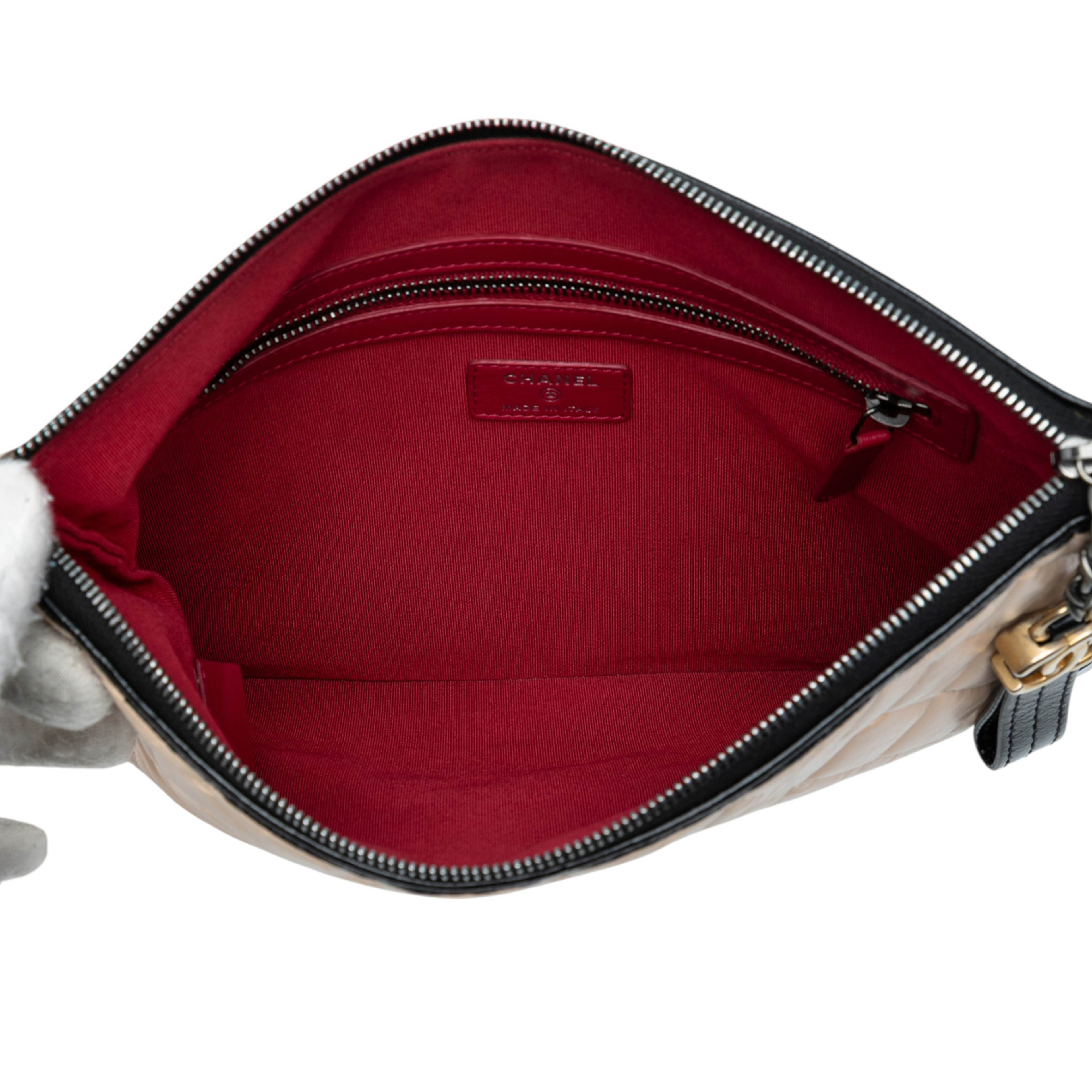 Chanel Medium Aged Calfskin Gabrielle O Case Clutch, från Luxclusif, i färgen light beige. Klicka för att öppna bilden i stort format