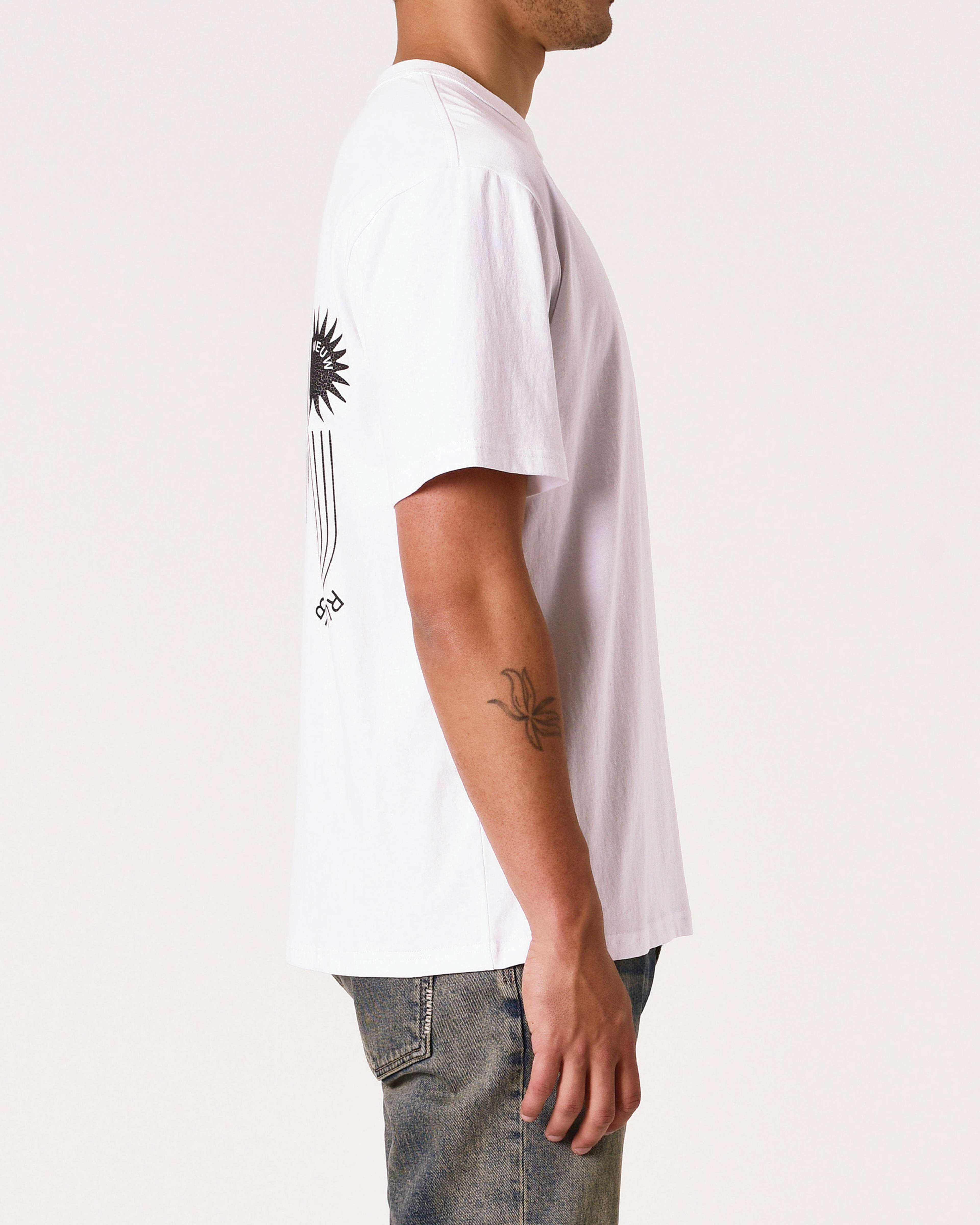 Balance Tee, från Neuw, i färgen white.