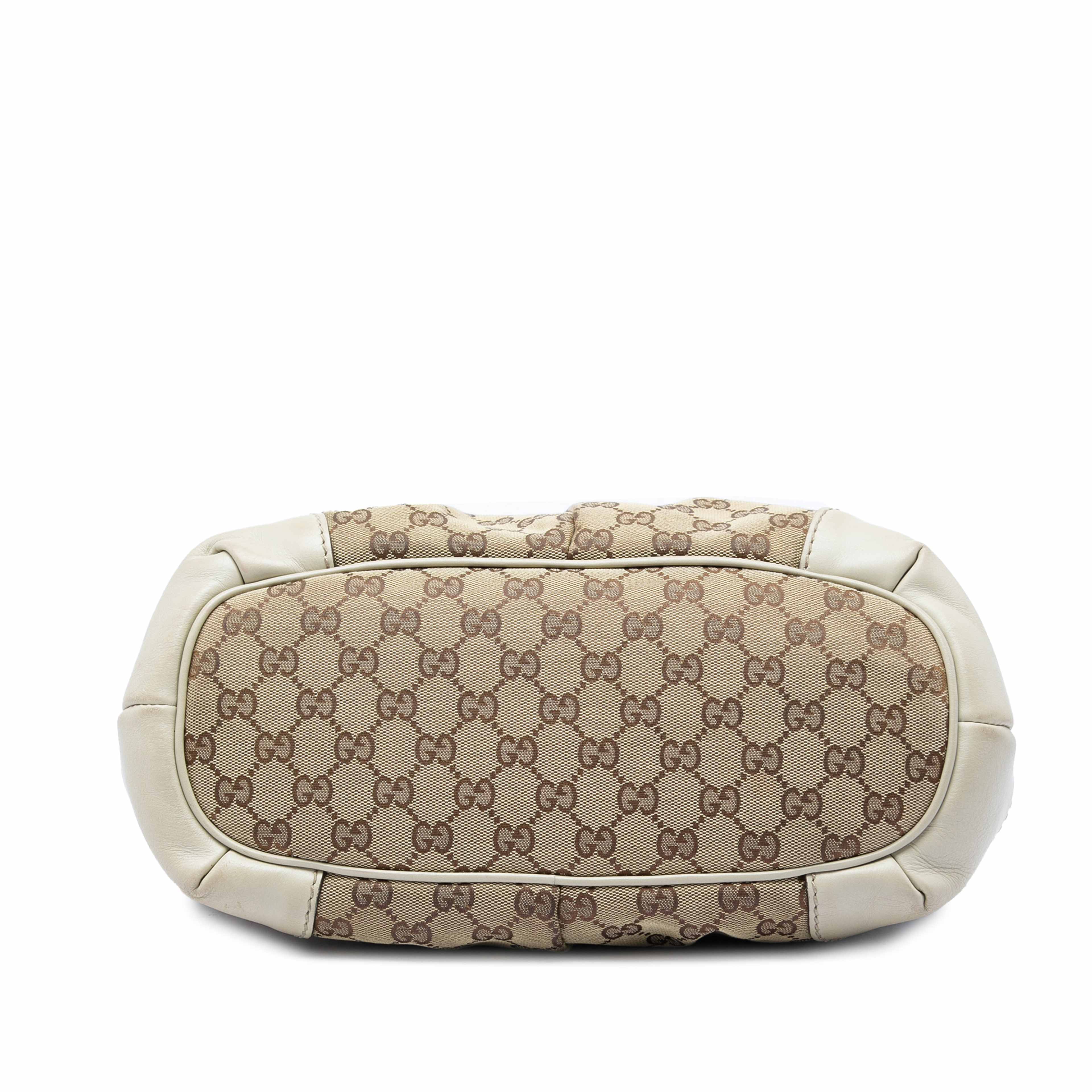 Gucci Gg Canvas Sukey Satchel, från Luxclusif, i färgen vit. Klicka för att öppna bilden i stort format
