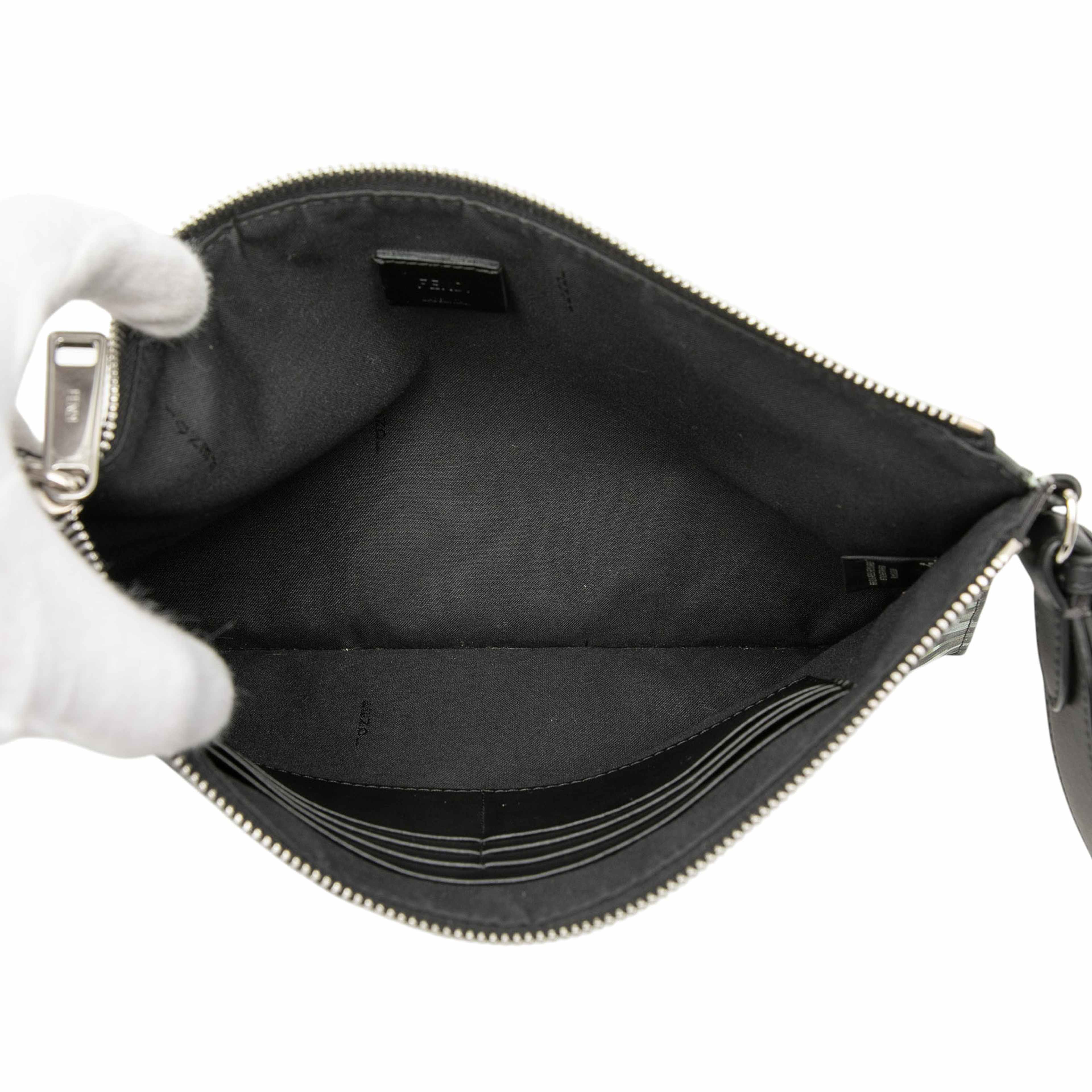 Fendi Ff 1974 Nylon Camouflage Wristlet Pouch, från Luxclusif, i färgen black. Klicka för att öppna bilden i stort format