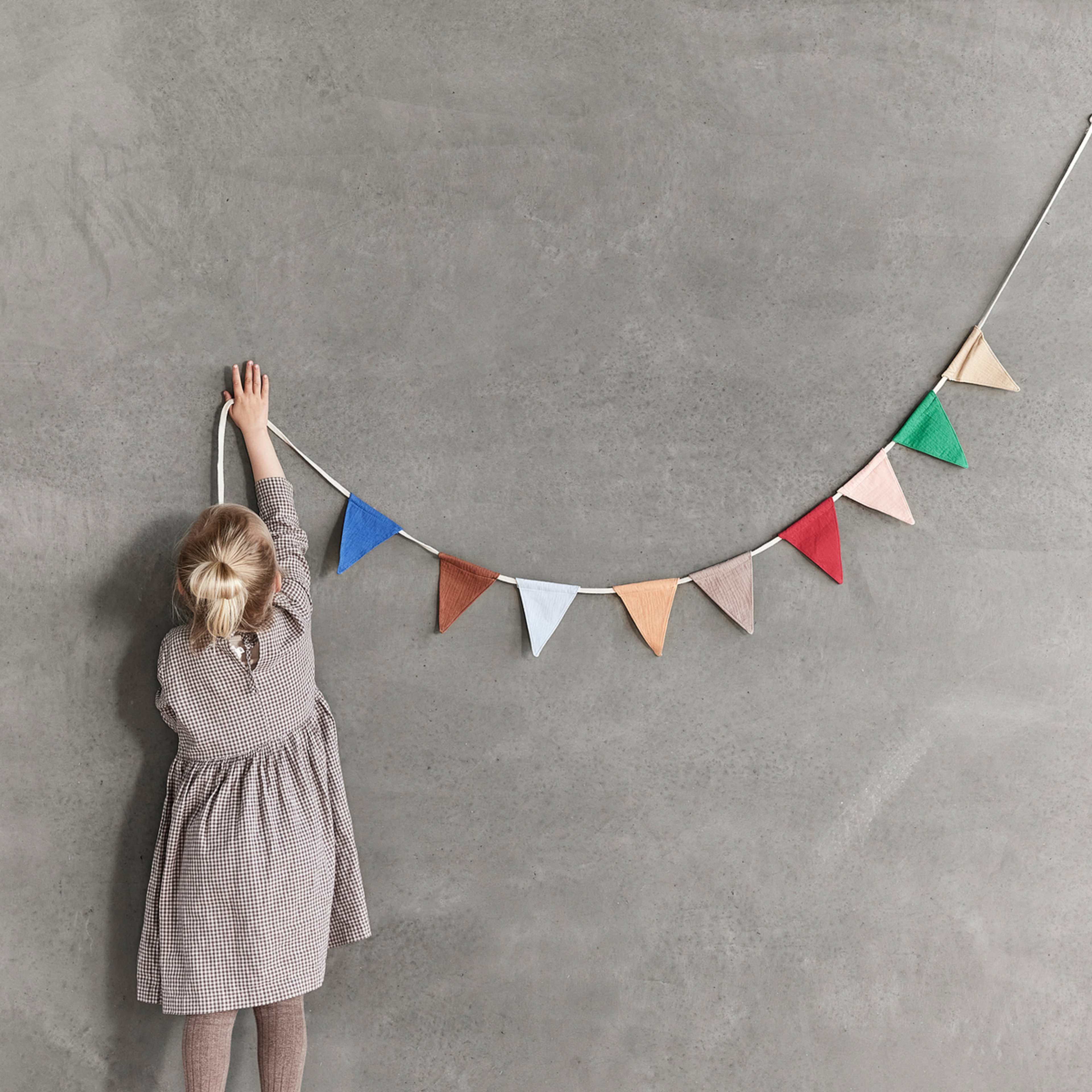 Moni Muslin Garland, från OYOY Mini, i färgen multi. Klicka för att öppna bilden i stort format