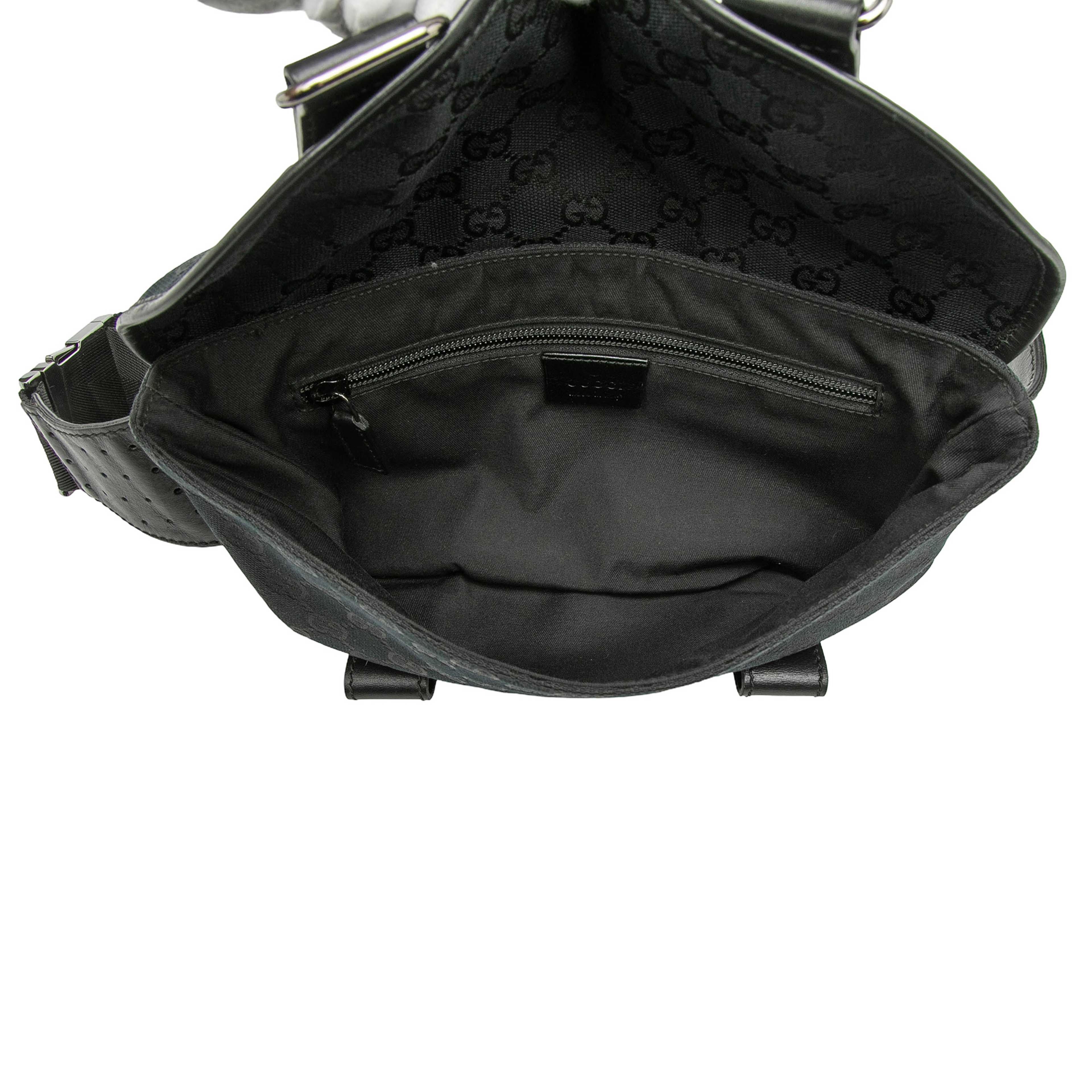 Gucci Gg Canvas Belt Bag, från Luxclusif, i färgen black. Klicka för att öppna bilden i stort format