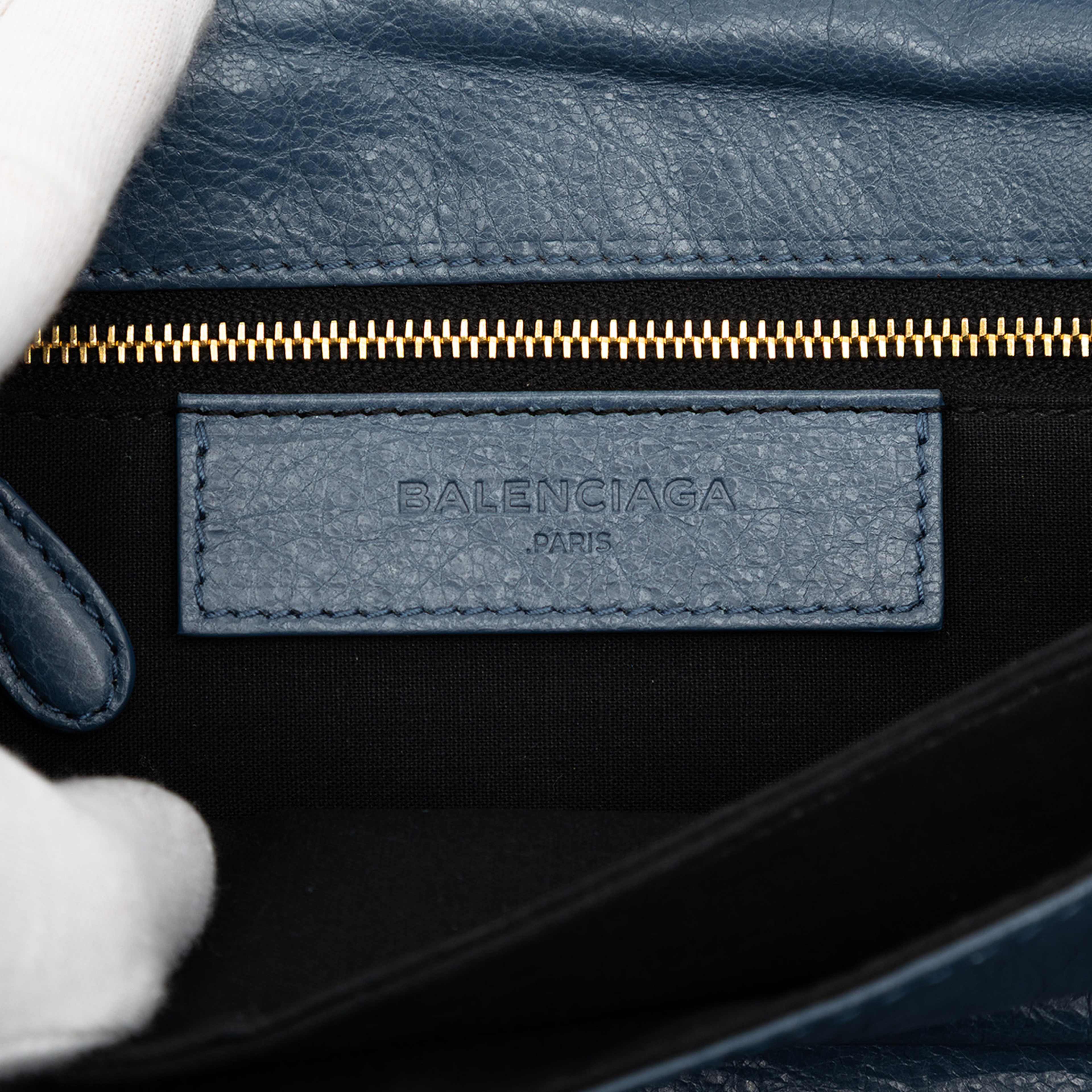 Balenciaga Lambskin Motocross Giant 12 Envelope Clutch With Strap, från Luxclusif, i färgen blue. Klicka för att öppna bilden i stort format