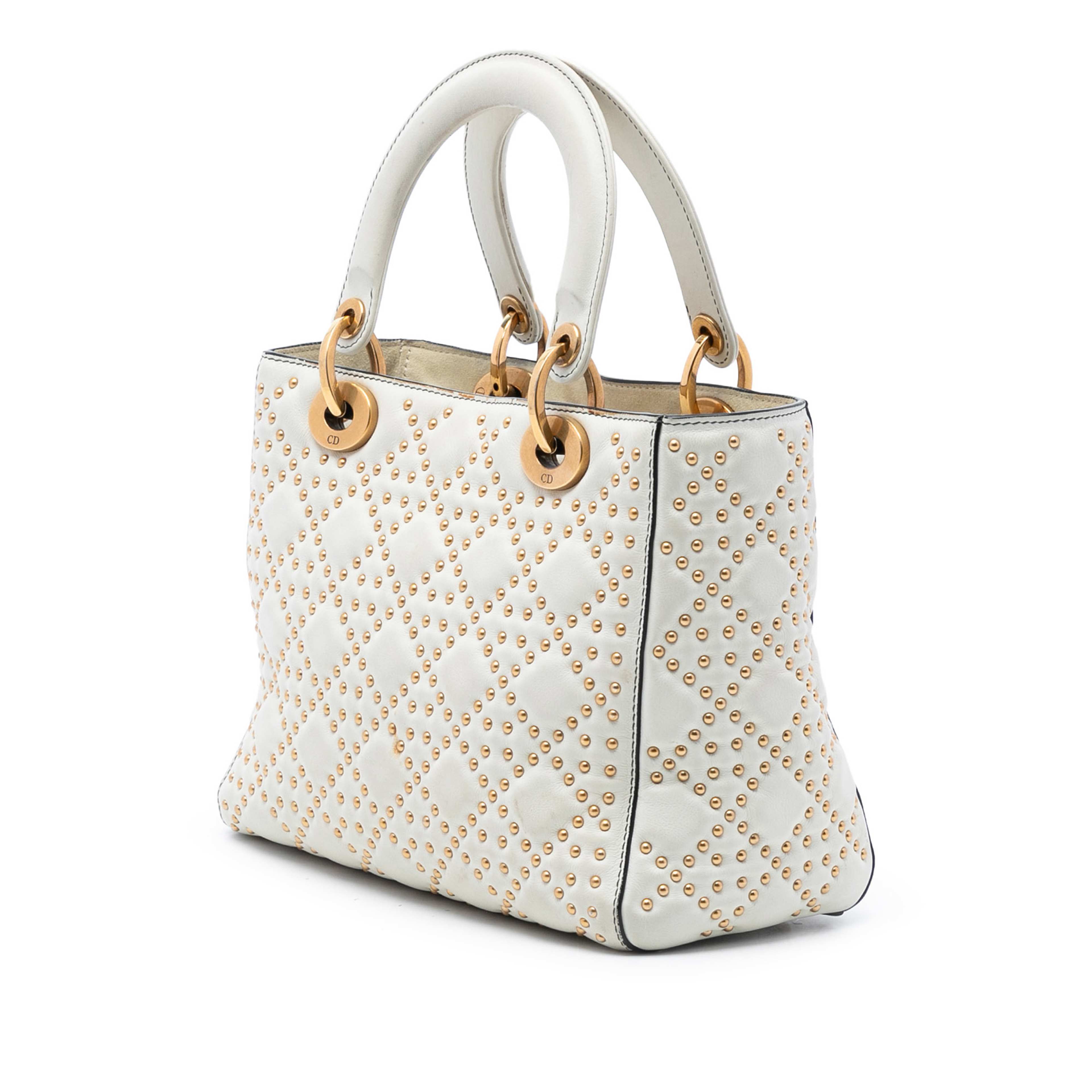 Dior Medium Lambskin Cannage Studded Supple Lady Dior, från Luxclusif, i färgen vit. Klicka för att öppna bilden i stort format