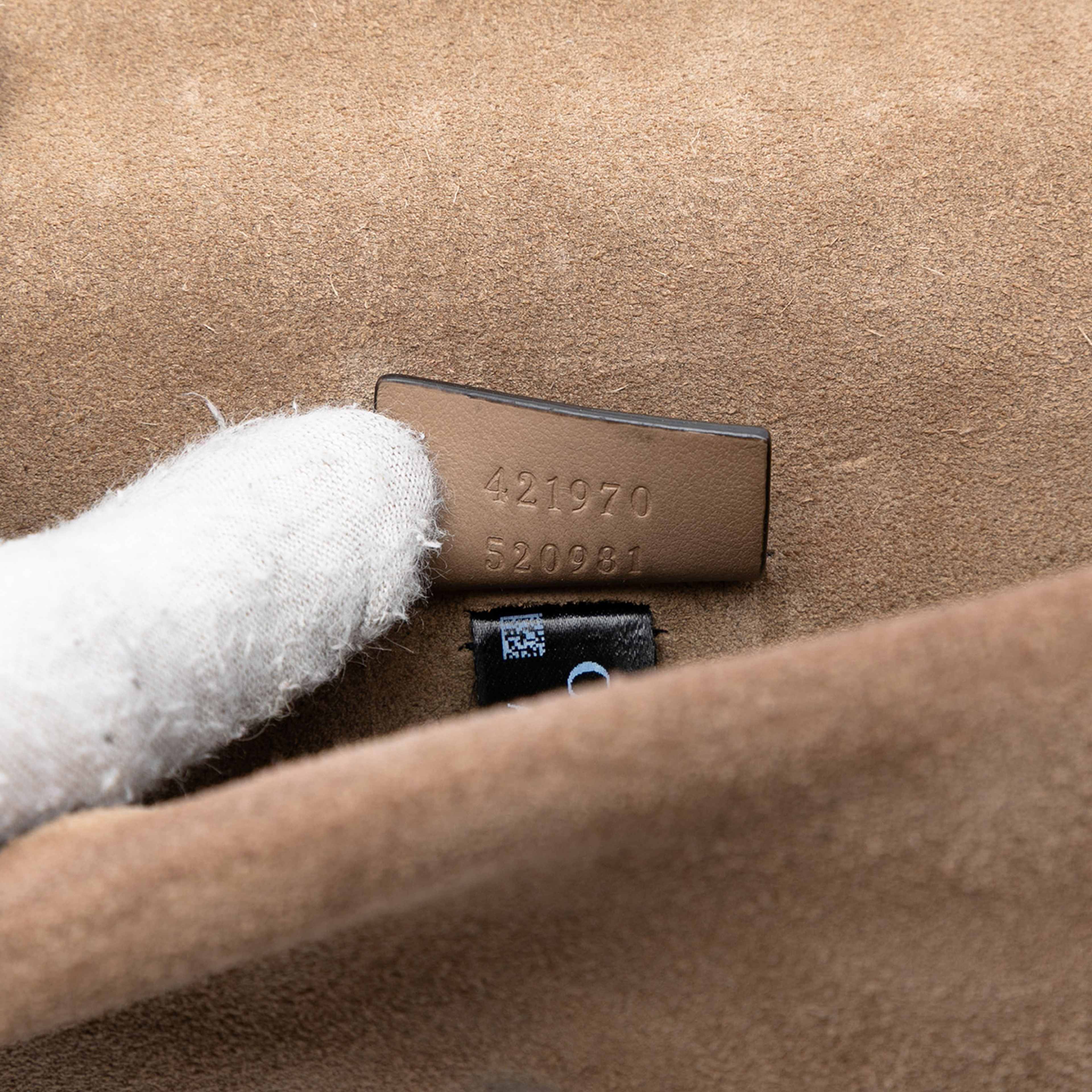 Gucci Small Gg Supreme Dionysus Crossbody, från Luxclusif, i färgen beige. Klicka för att öppna bilden i stort format