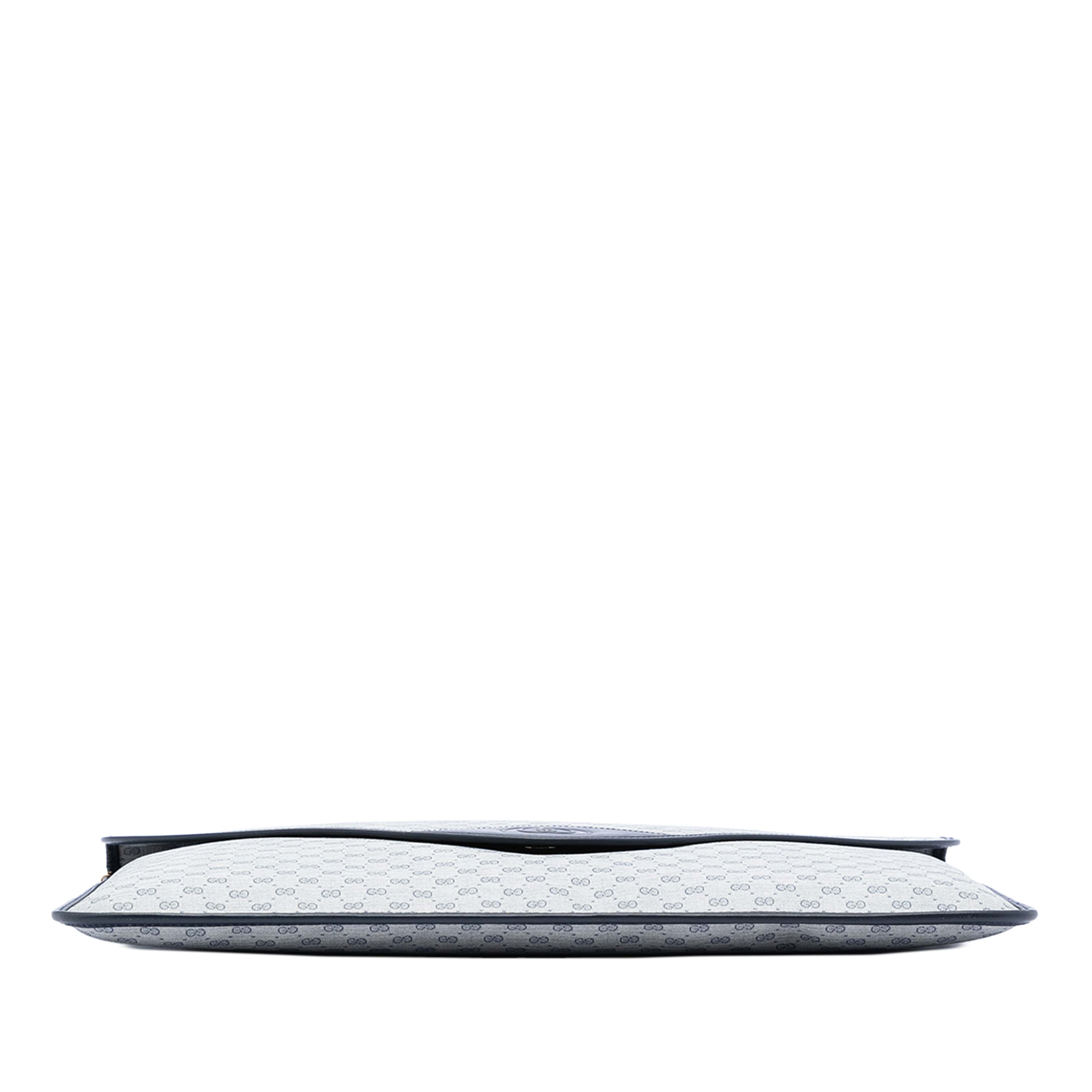 Gucci Micro Gg Supreme Clutch, från Luxclusif, i färgen gray. Klicka för att öppna bilden i stort format