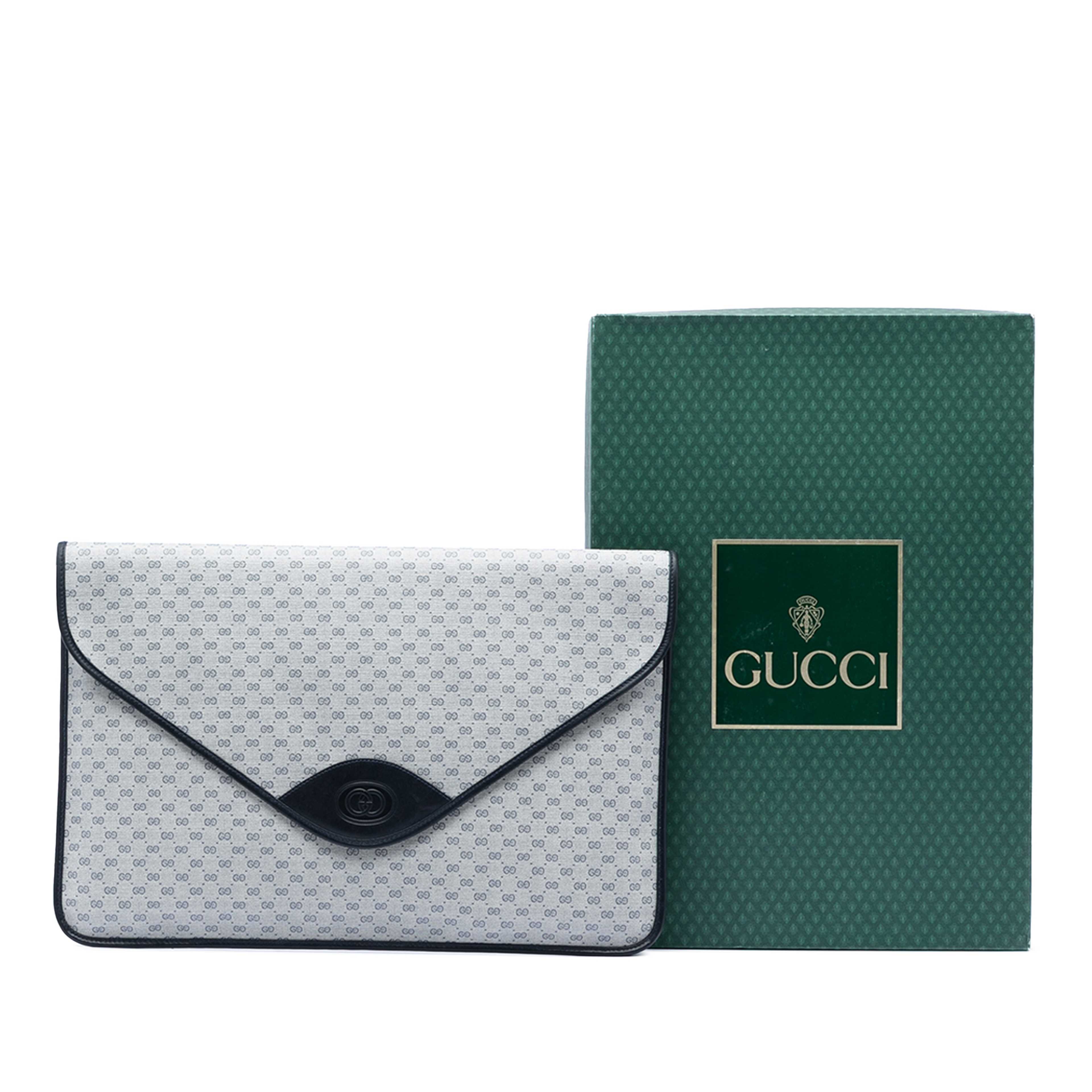Gucci Micro Gg Supreme Clutch, från Luxclusif, i färgen grå. Klicka för att öppna bilden i stort format
