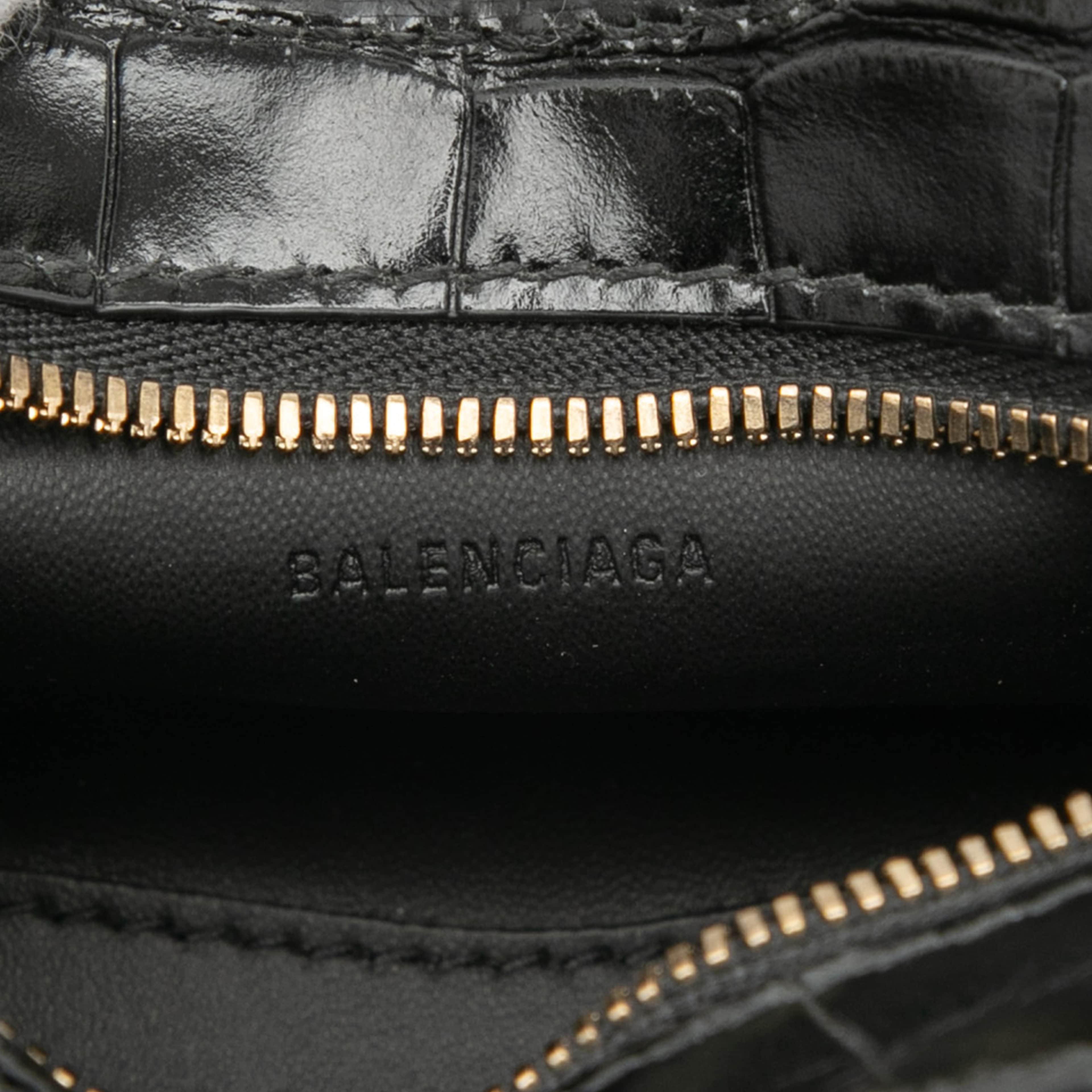 Balenciaga Super Nano Croc Embossed Calfskin Neo Classic City, från Luxclusif, i färgen black. Klicka för att öppna bilden i stort format