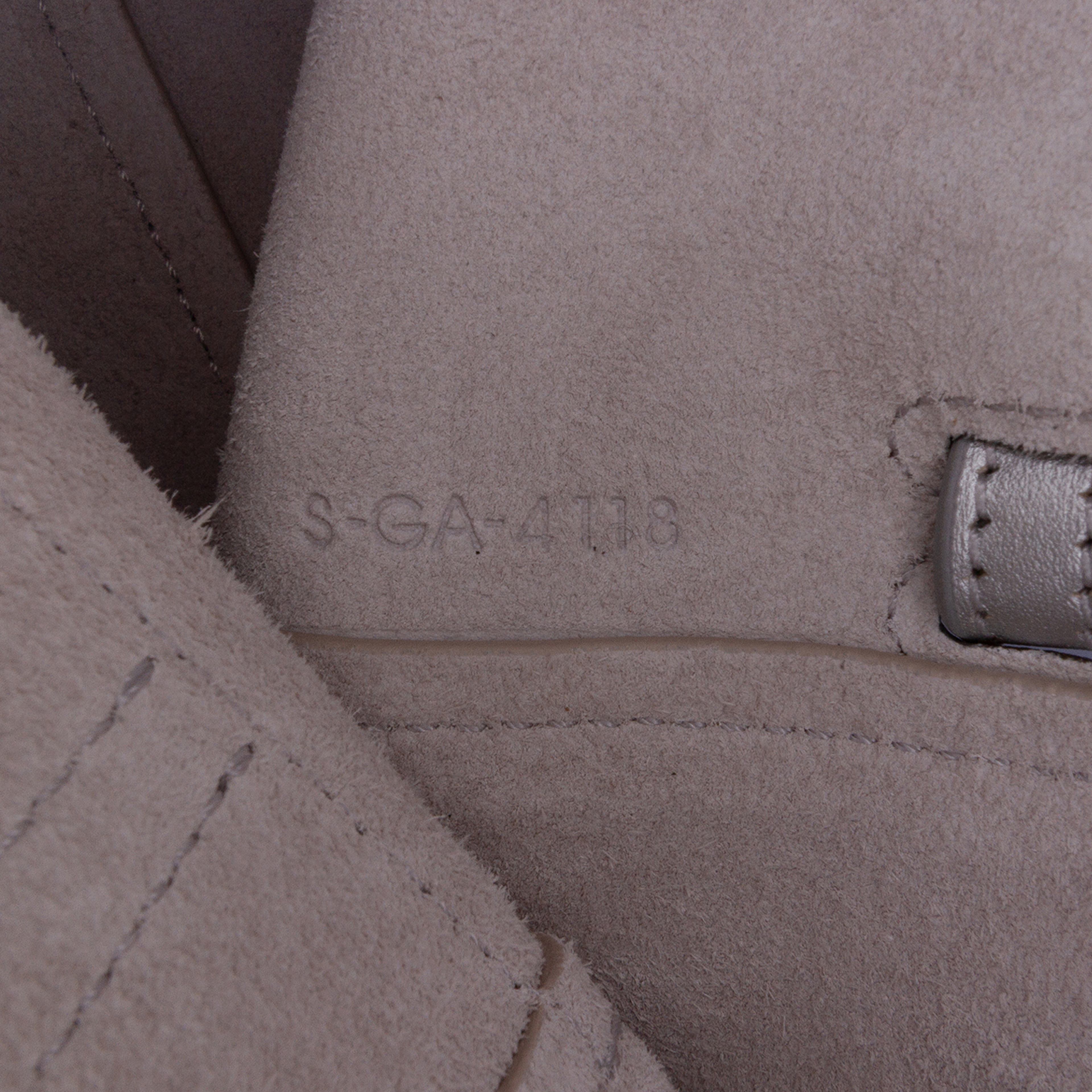 Celine Nano Laminated Calfskin Belt Bag, från Luxclusif, i färgen silver. Klicka för att öppna bilden i stort format