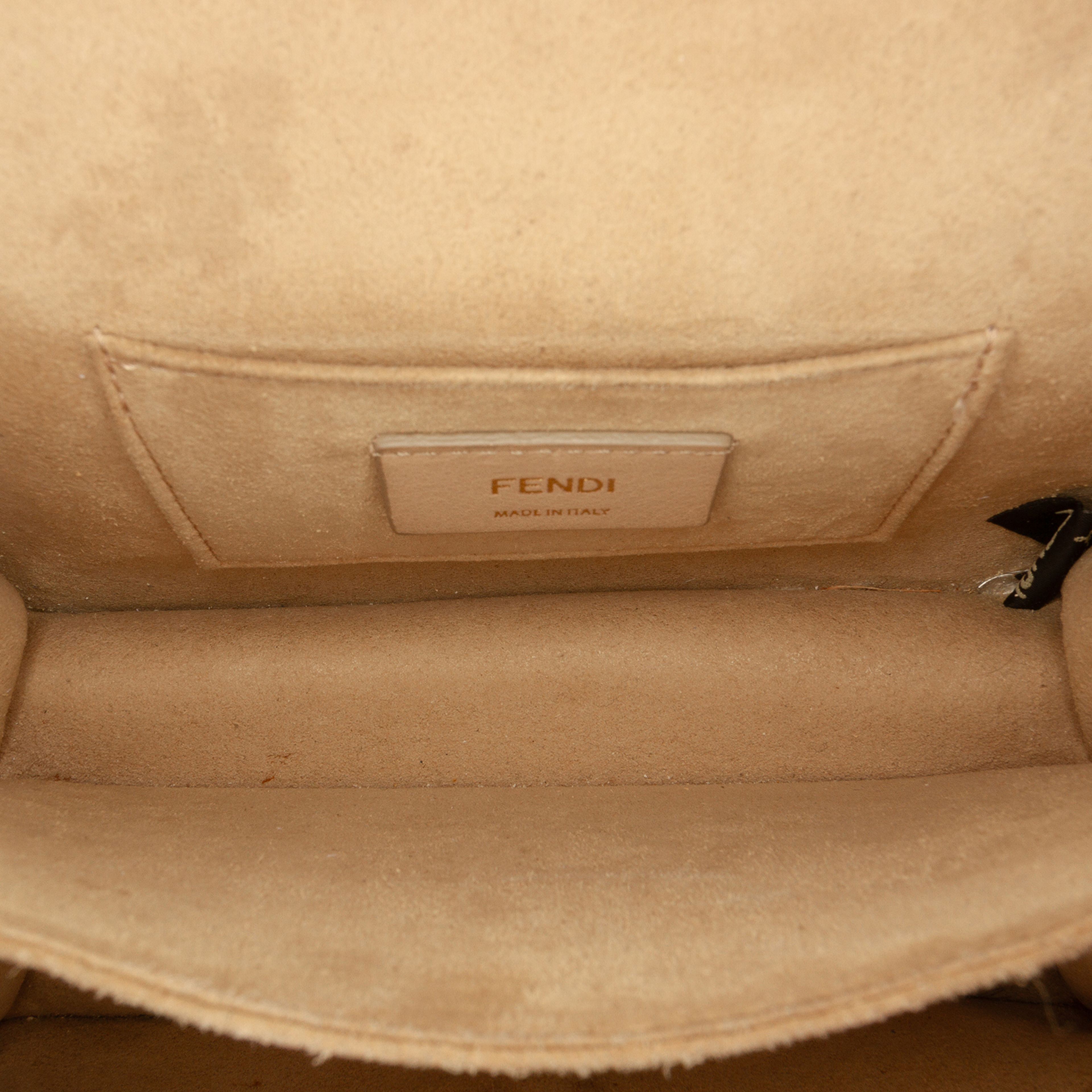 Fendi Small Zucca Embossed Leather Kan I Crossbody, från Luxclusif, i färgen brown. Klicka för att öppna bilden i stort format