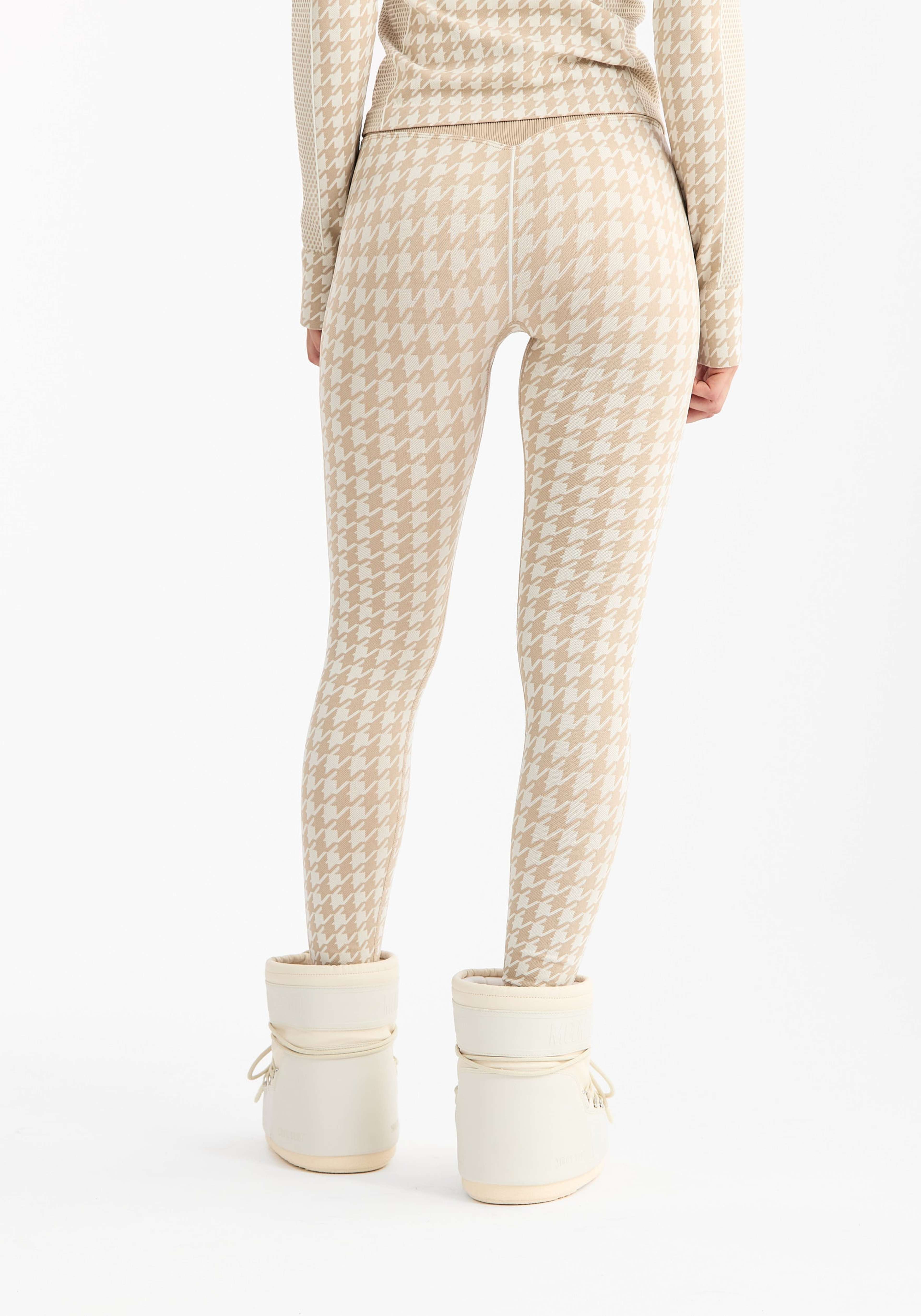 Seamless Base Layer Tights, från Drop of Mindfulness, i färgen cream white dogtooth. Klicka för att öppna bilden i stort format