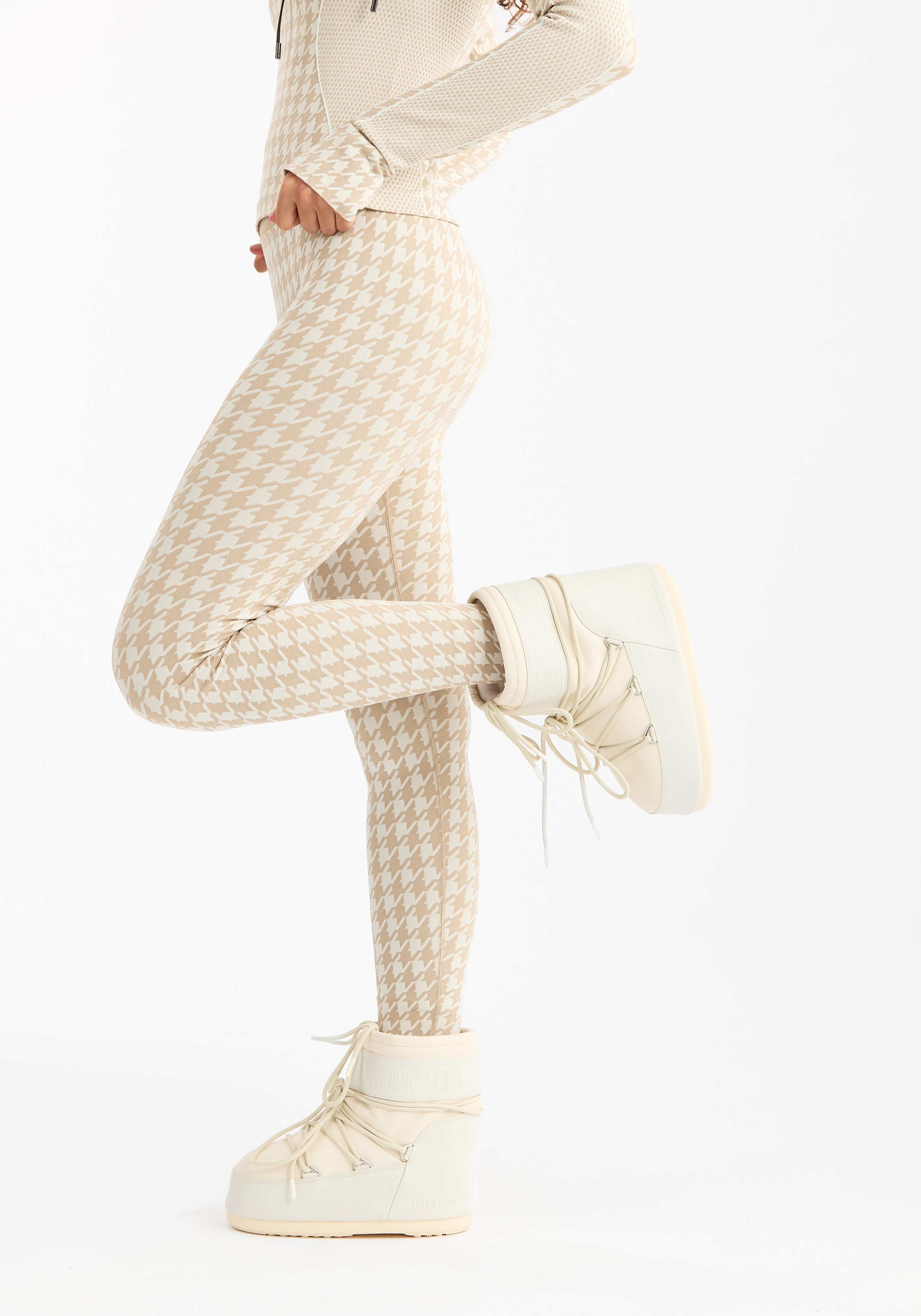 Seamless Base Layer Tights, från Drop of Mindfulness, i färgen cream white dogtooth. Klicka för att öppna bilden i stort format