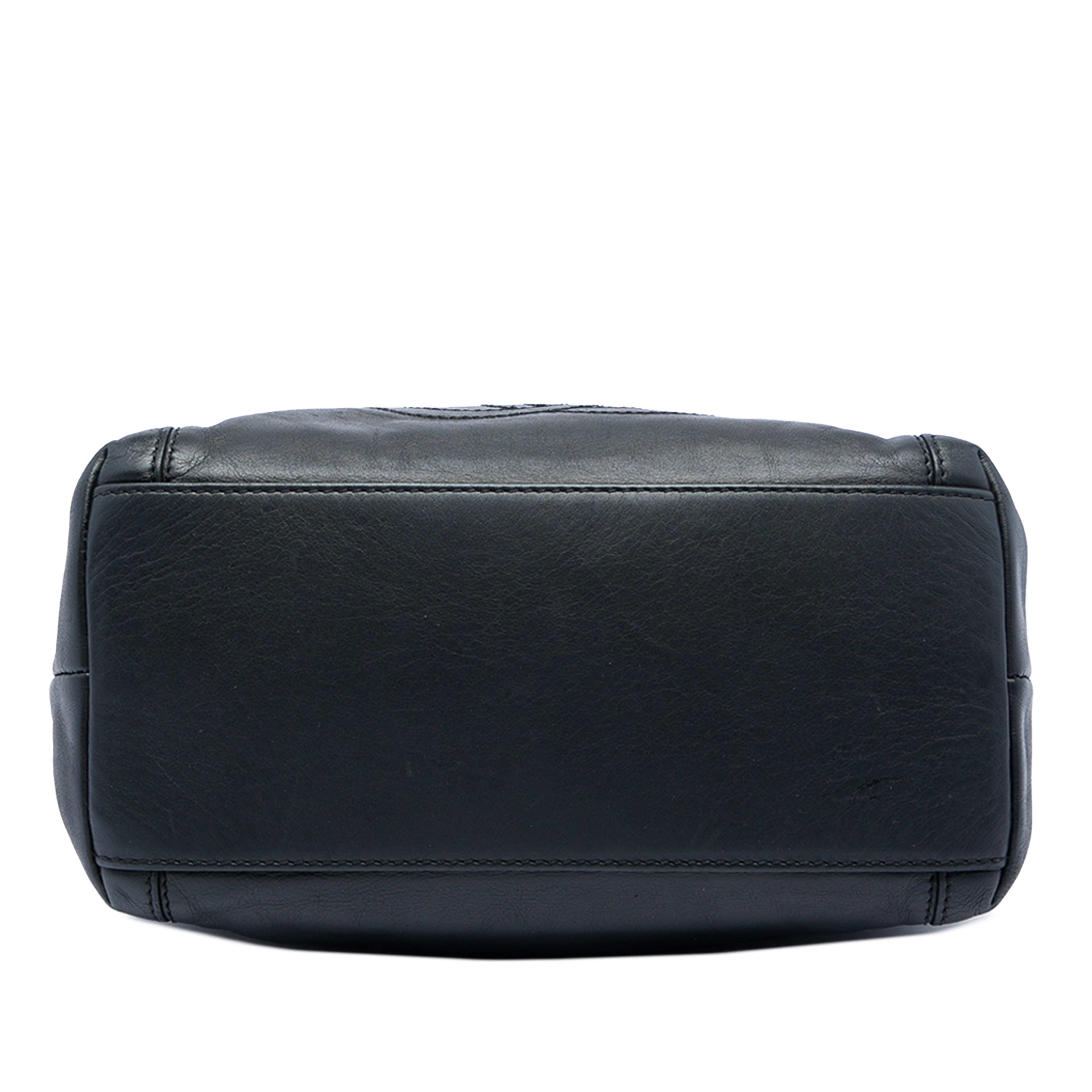 Chanel Cc Lambskin Tassel Shoulder Bag, från Luxclusif, i färgen svart. Klicka för att öppna bilden i stort format