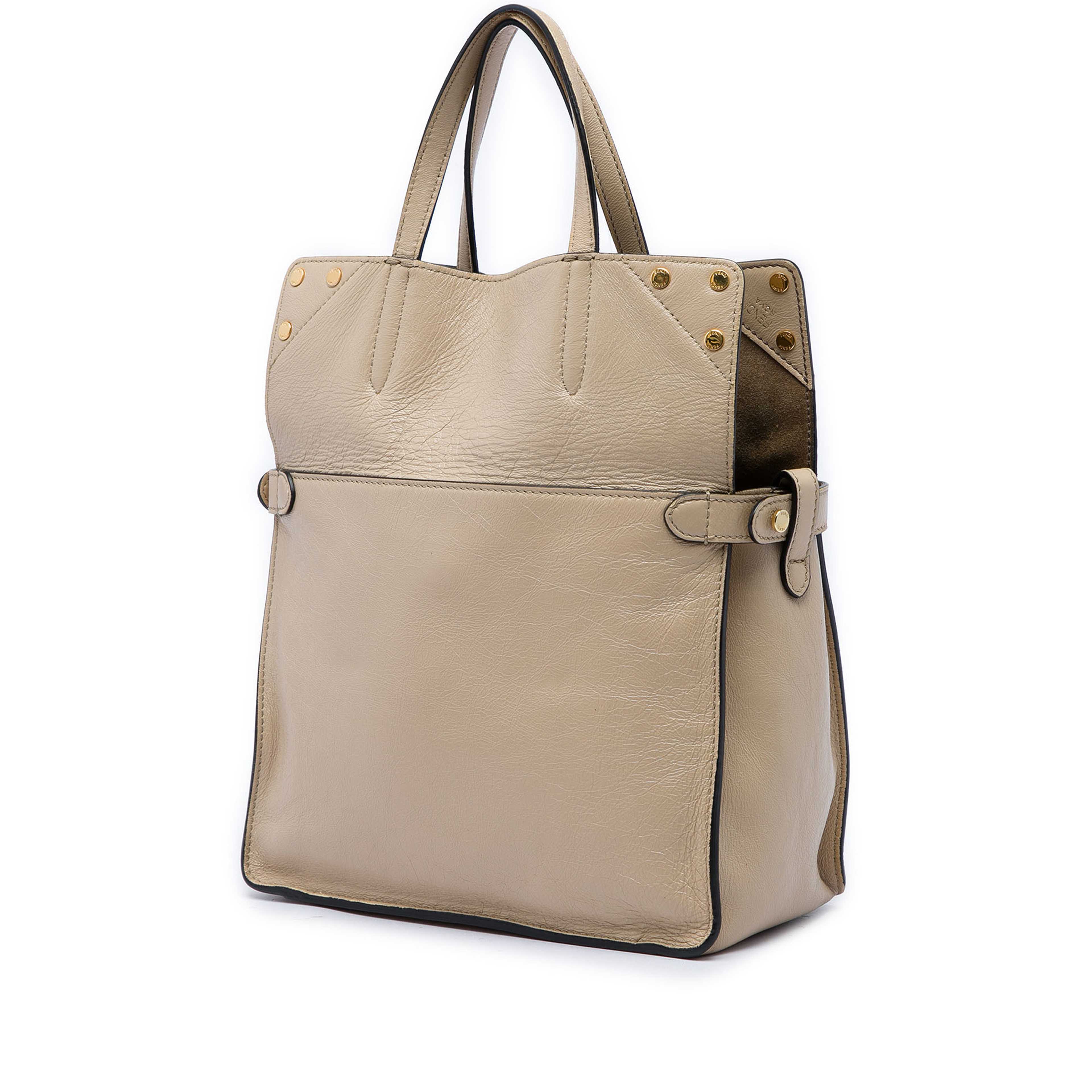 Fendi Vitello Grace And Suede Flip Satchel, från Luxclusif, i färgen beige. Klicka för att öppna bilden i stort format