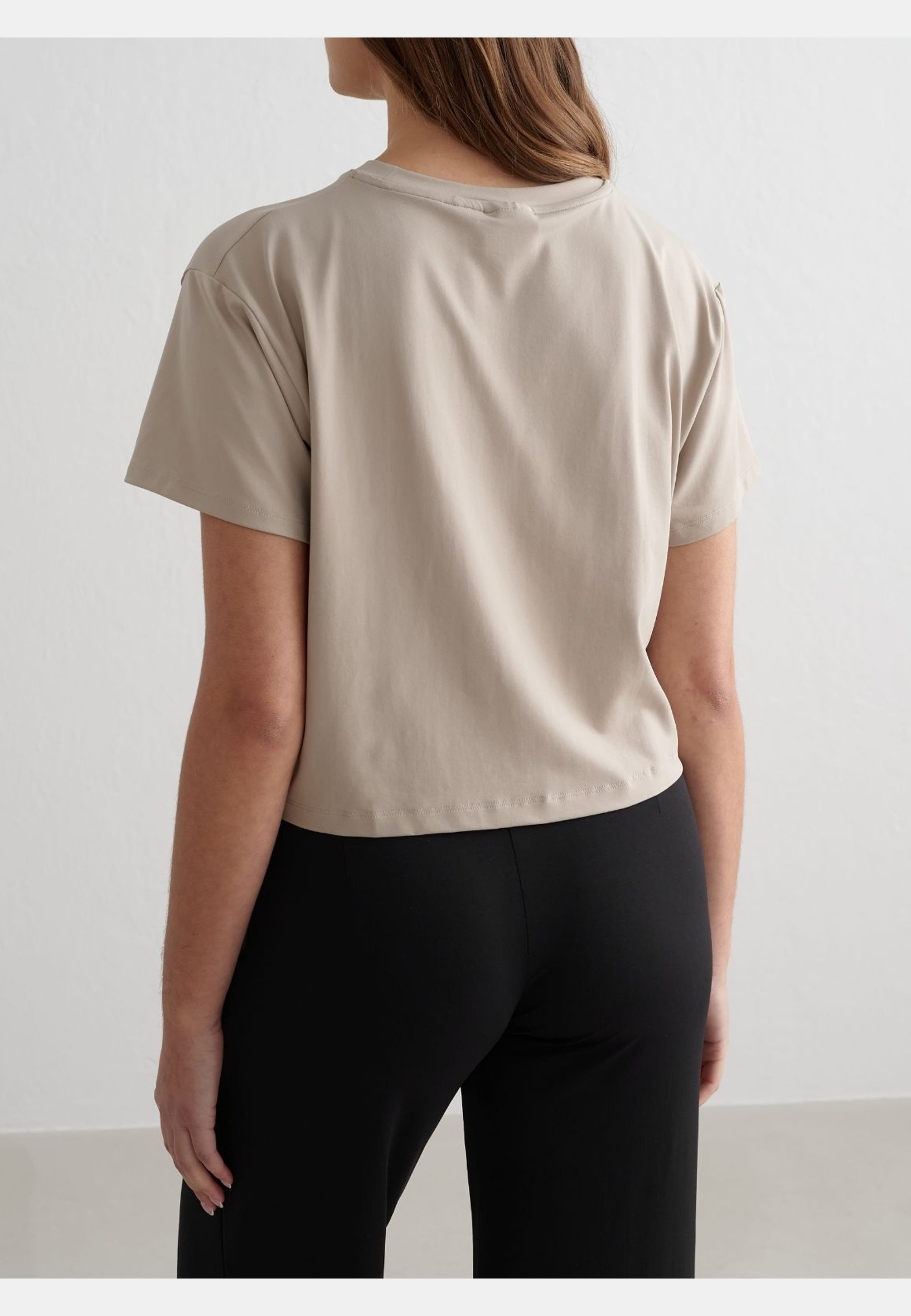 Essence Relaxed T-shirt, från aim'n, i färgen dark clay. Klicka för att öppna bilden i stort format