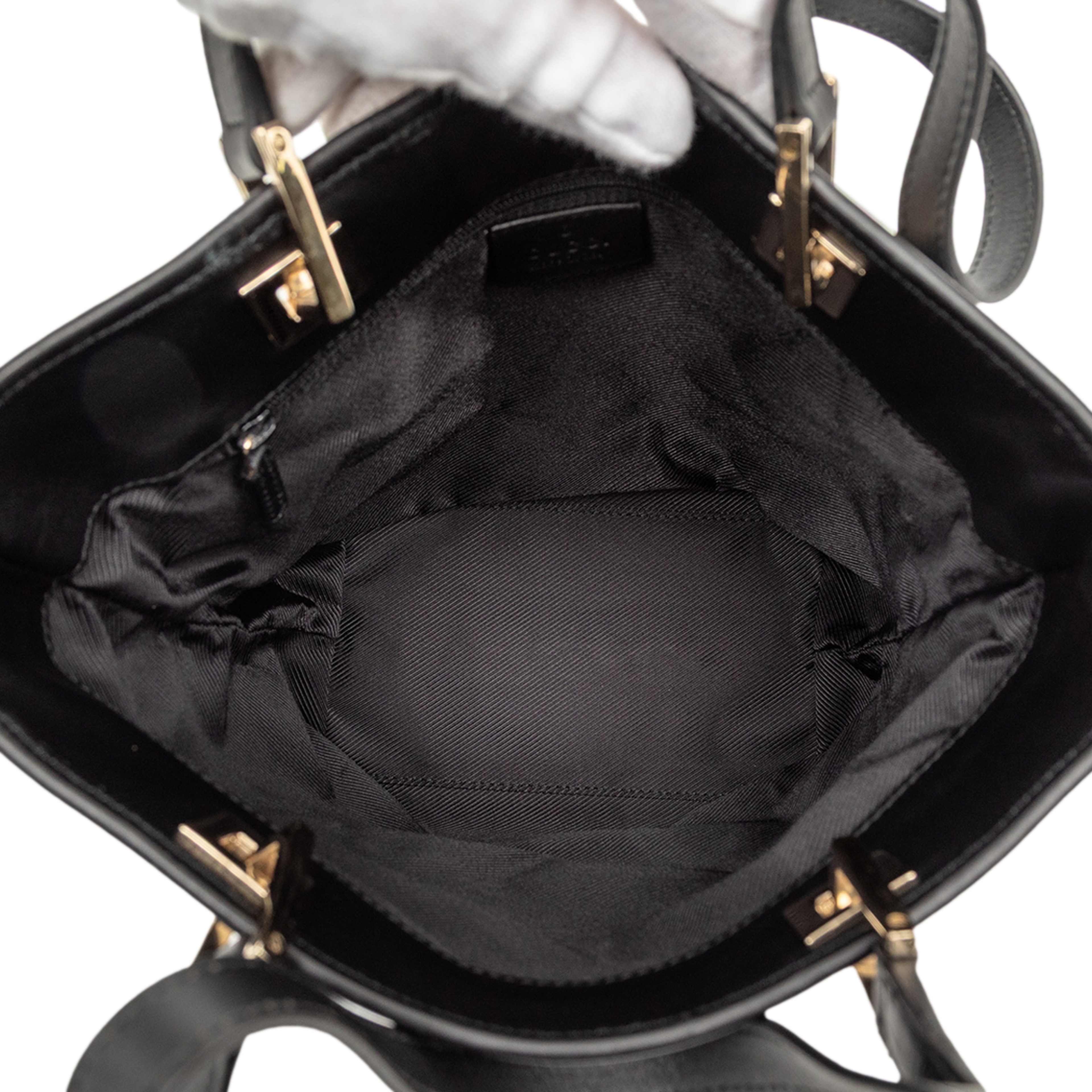 Gucci Gg Canvas Tote, från Luxclusif, i färgen black. Klicka för att öppna bilden i stort format