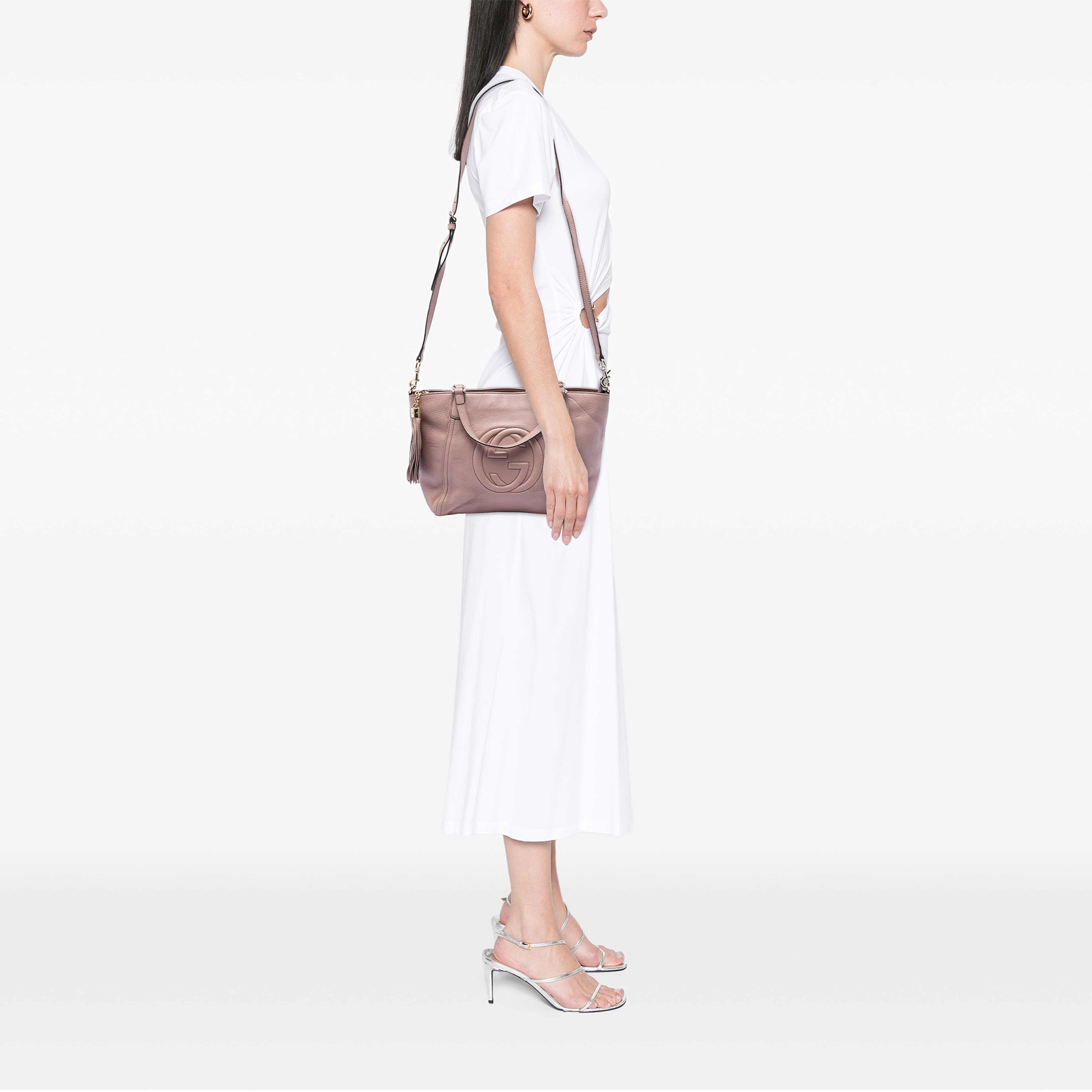 Gucci Small Calfskin Soho Cellarius Satchel, från Luxclusif, i färgen rosa. Klicka för att öppna bilden i stort format