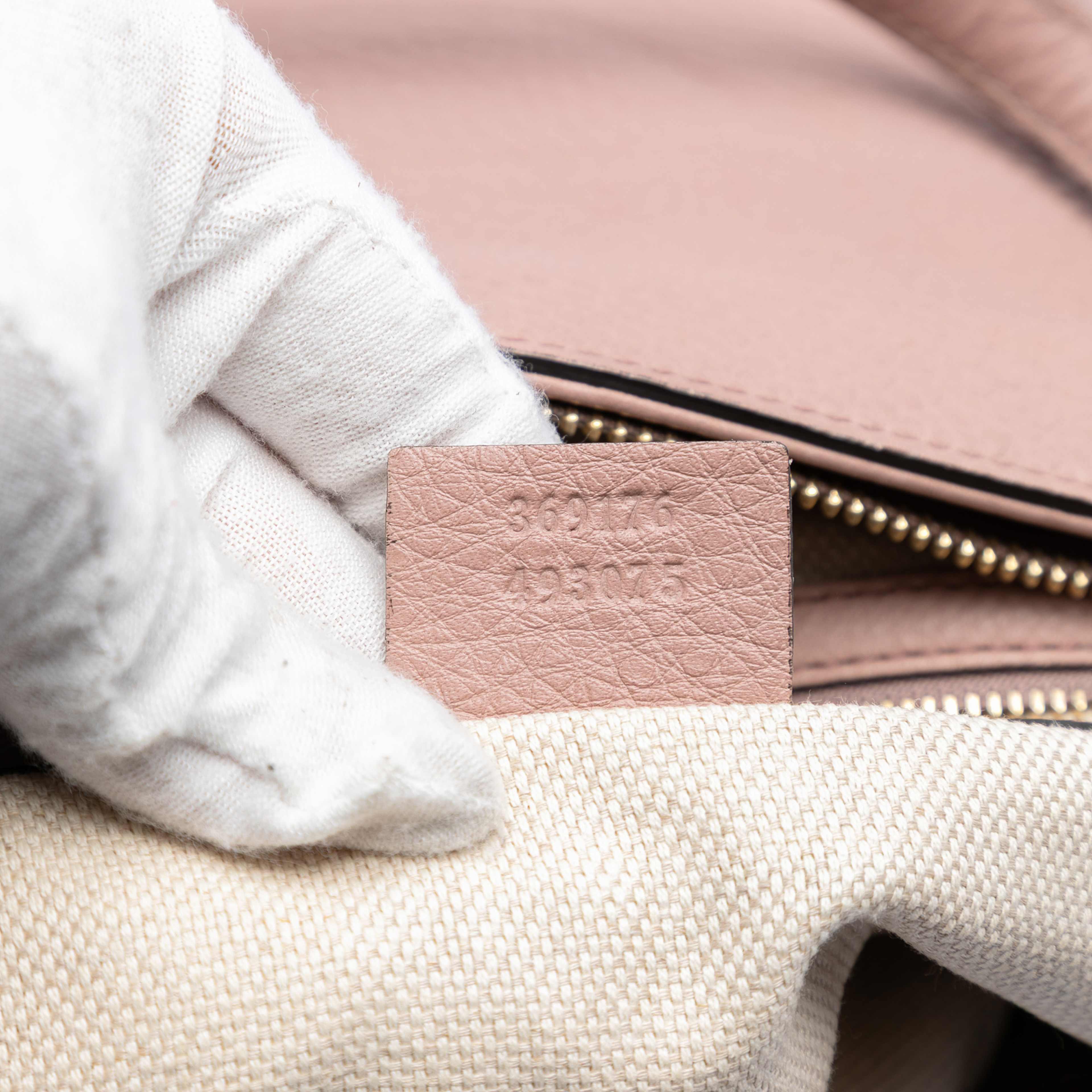 Gucci Small Calfskin Soho Cellarius Satchel, från Luxclusif, i färgen rosa. Klicka för att öppna bilden i stort format
