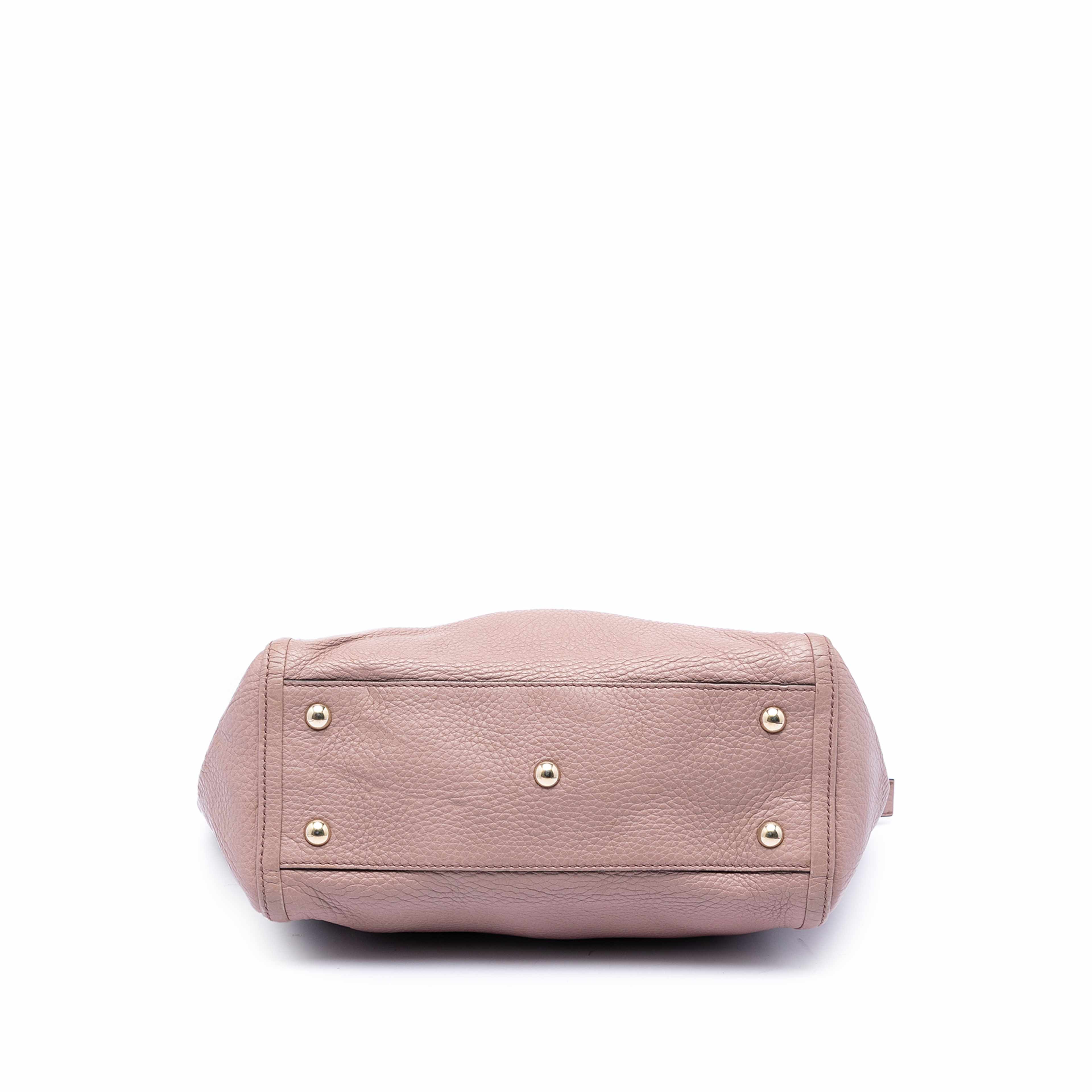 Gucci Small Calfskin Soho Cellarius Satchel, från Luxclusif, i färgen rosa. Klicka för att öppna bilden i stort format