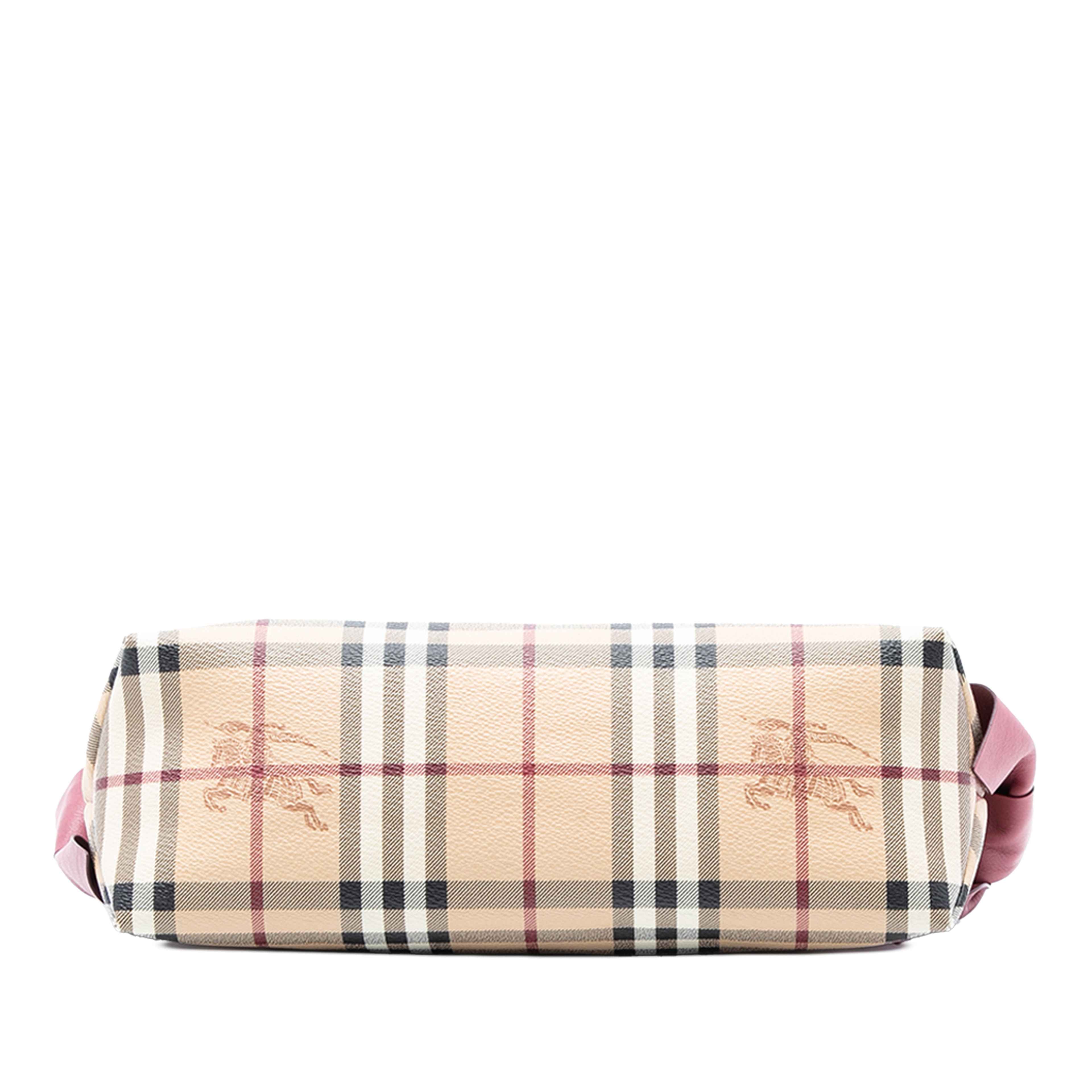 Burberry Haymarket Check Coated Canvas Bow Tie Crossbody, från Luxclusif, i färgen beige. Klicka för att öppna bilden i stort format