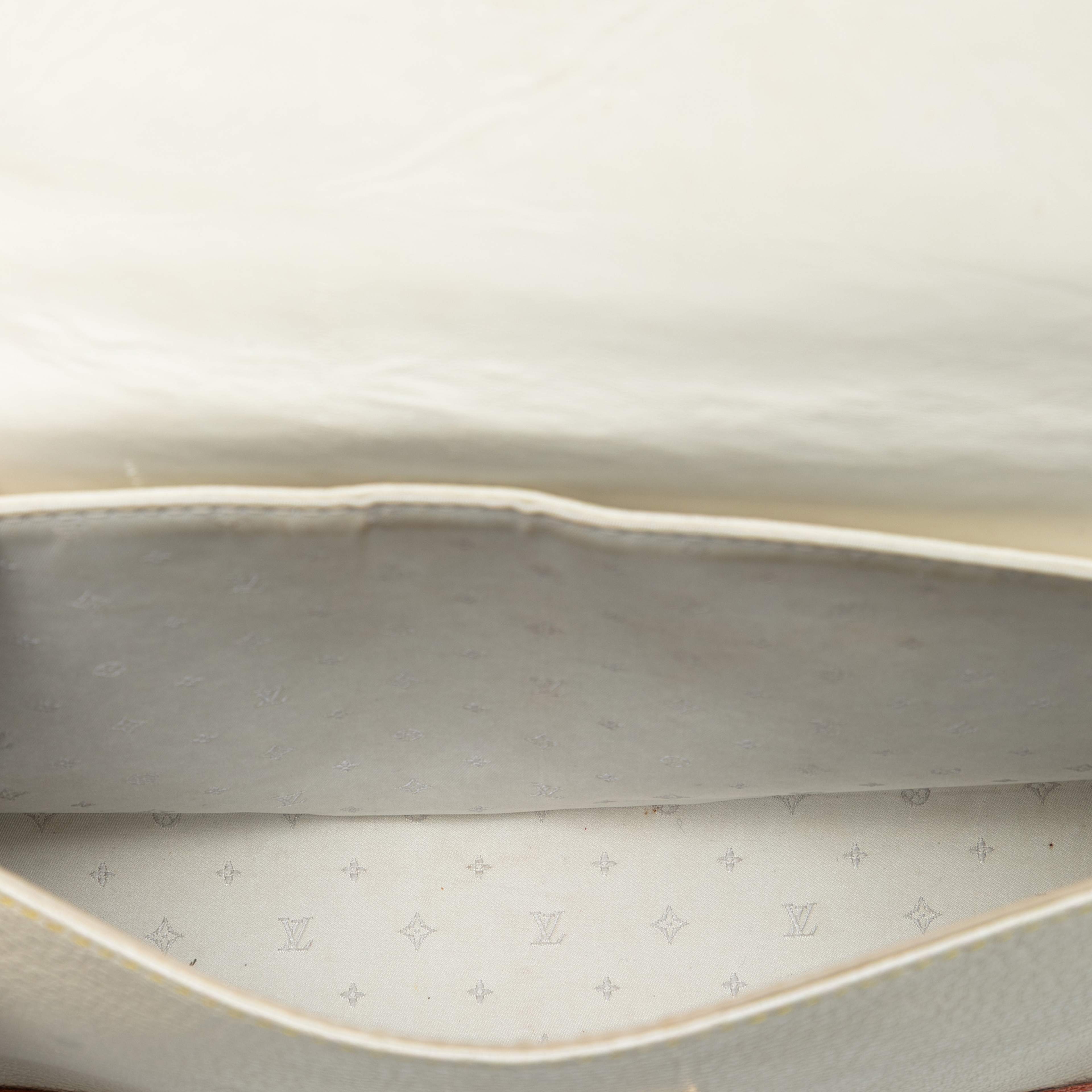 Louis Vuitton Suhali Laimable, från Luxclusif, i färgen ivory. Klicka för att öppna bilden i stort format