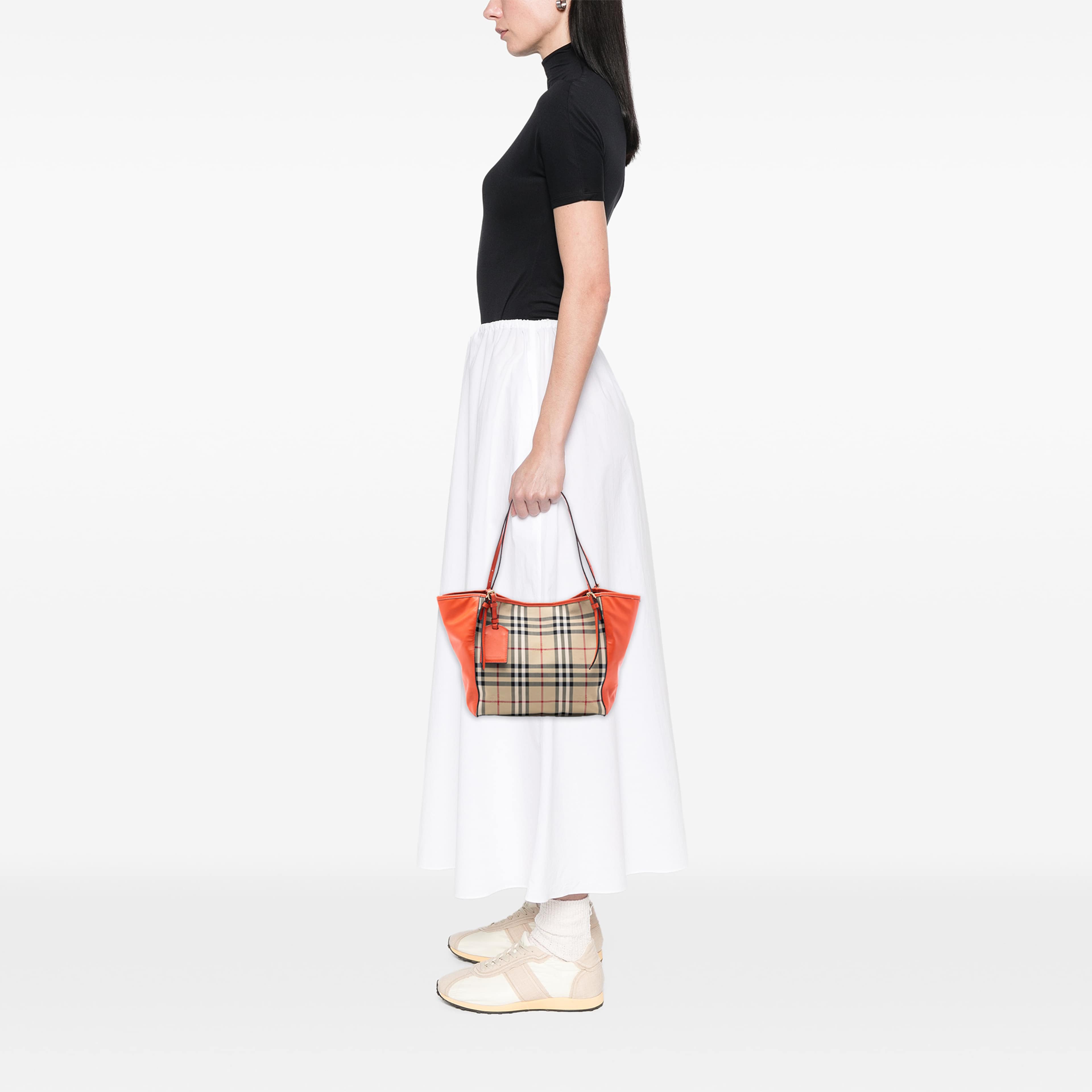 Burberry Small Haymarket Check Canvas And Leather Canterbury Tote, från Luxclusif, i färgen orange. Klicka för att öppna bilden i stort format