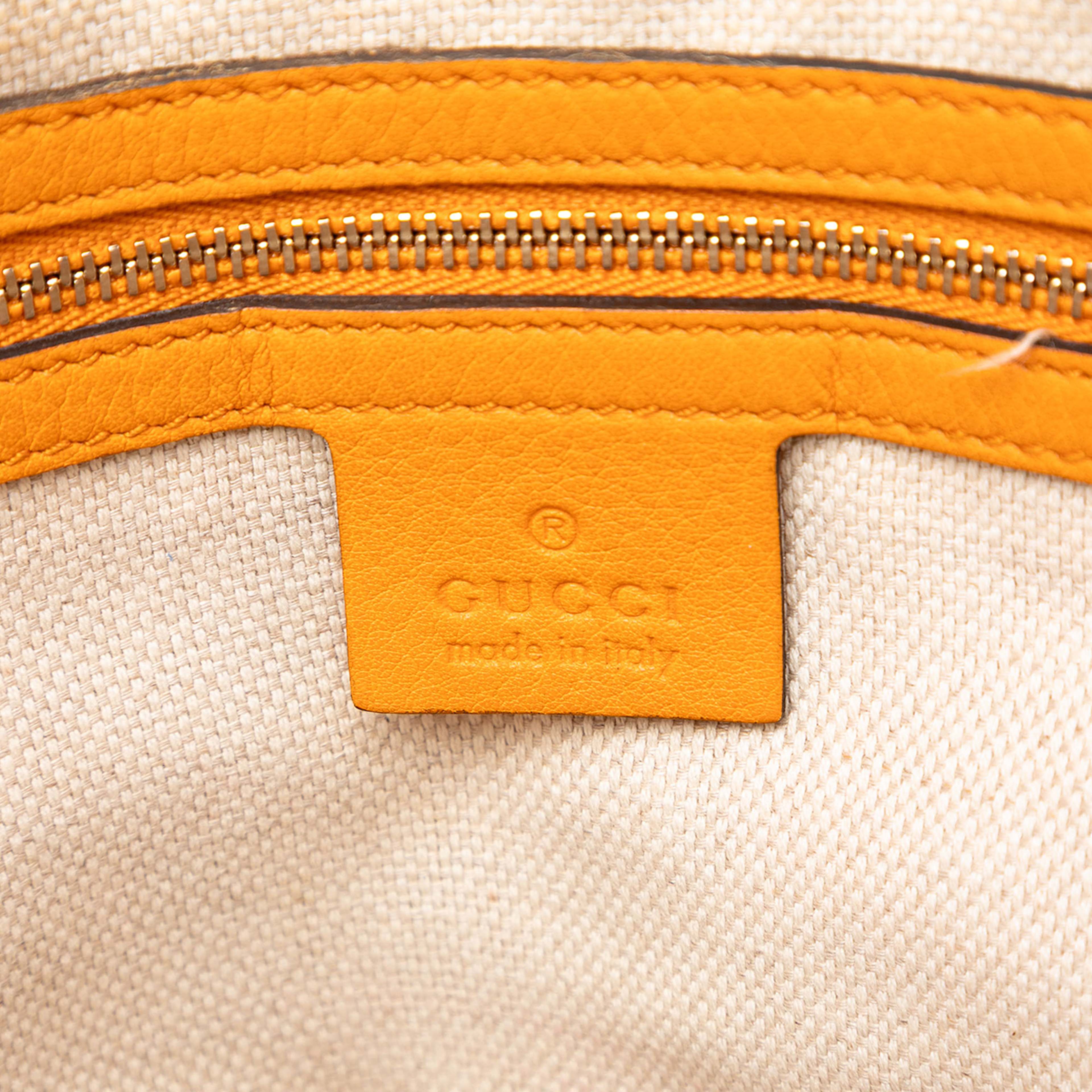 Gucci Small Calfskin Soho Cellarius Satchel, från Luxclusif, i färgen yellow. Klicka för att öppna bilden i stort format