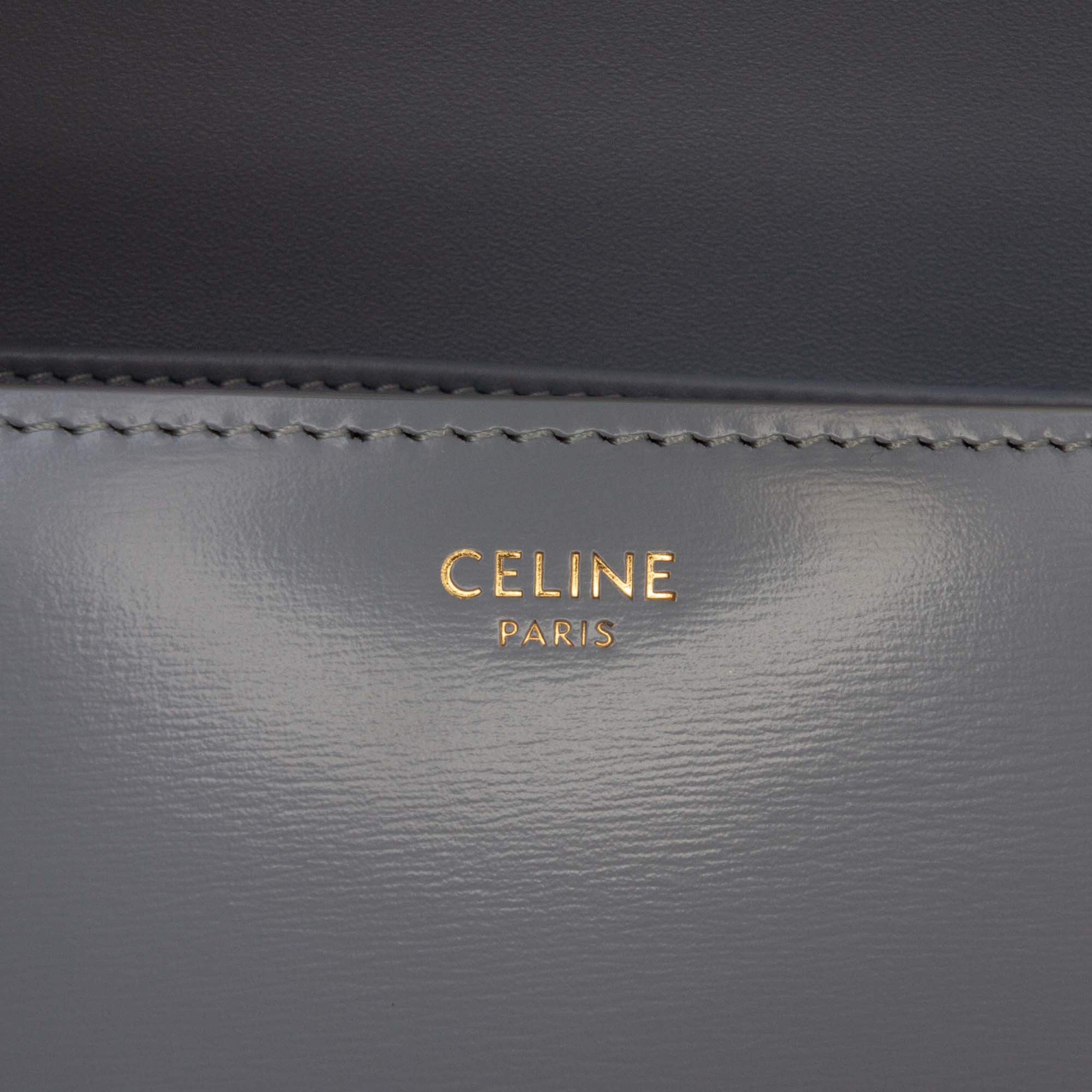 Celine Teen Shiny Calfskin Triomphe Crossbody, från Luxclusif, i färgen gray. Klicka för att öppna bilden i stort format