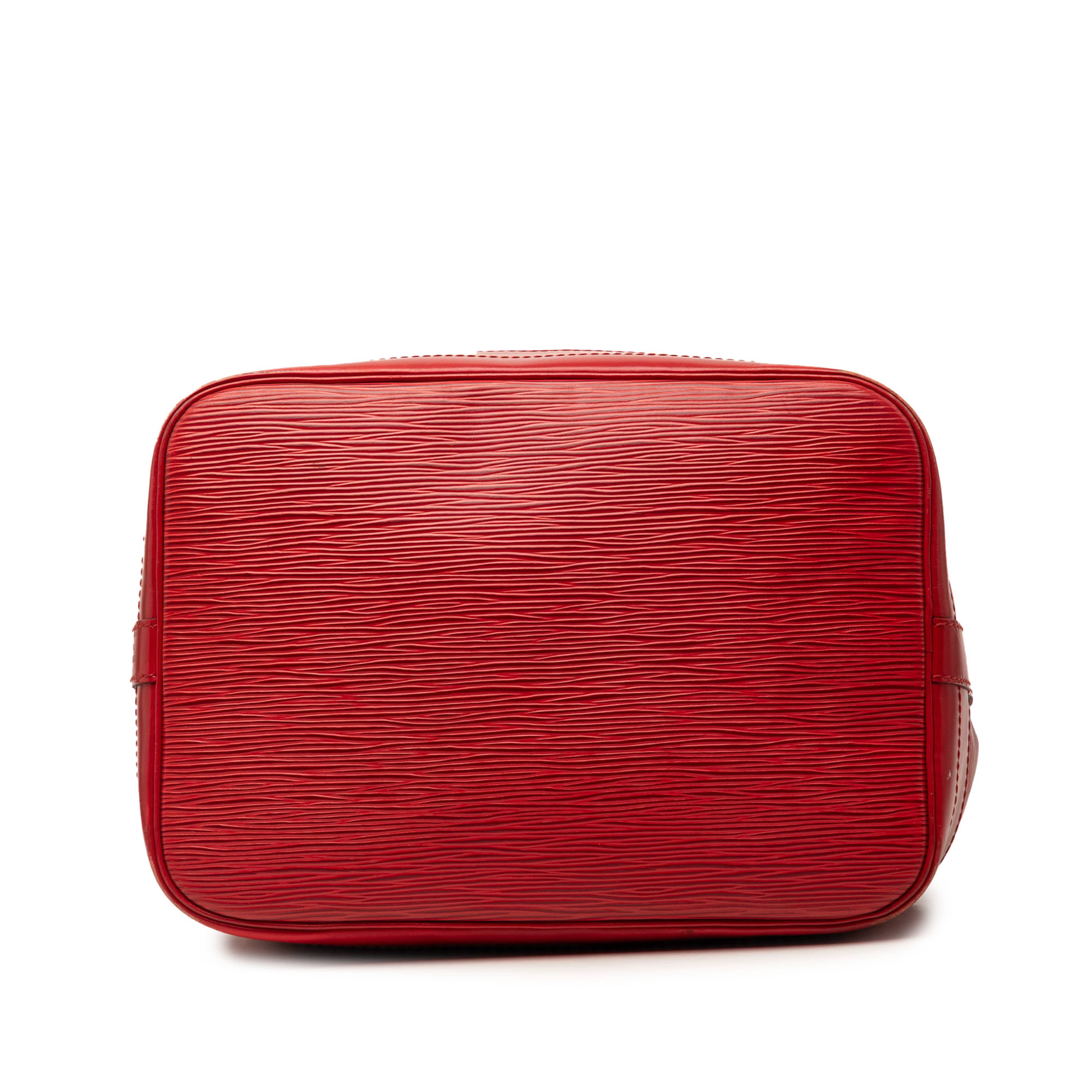 Louis Vuitton Epi Noe Gm, från Luxclusif, i färgen röd. Klicka för att öppna bilden i stort format