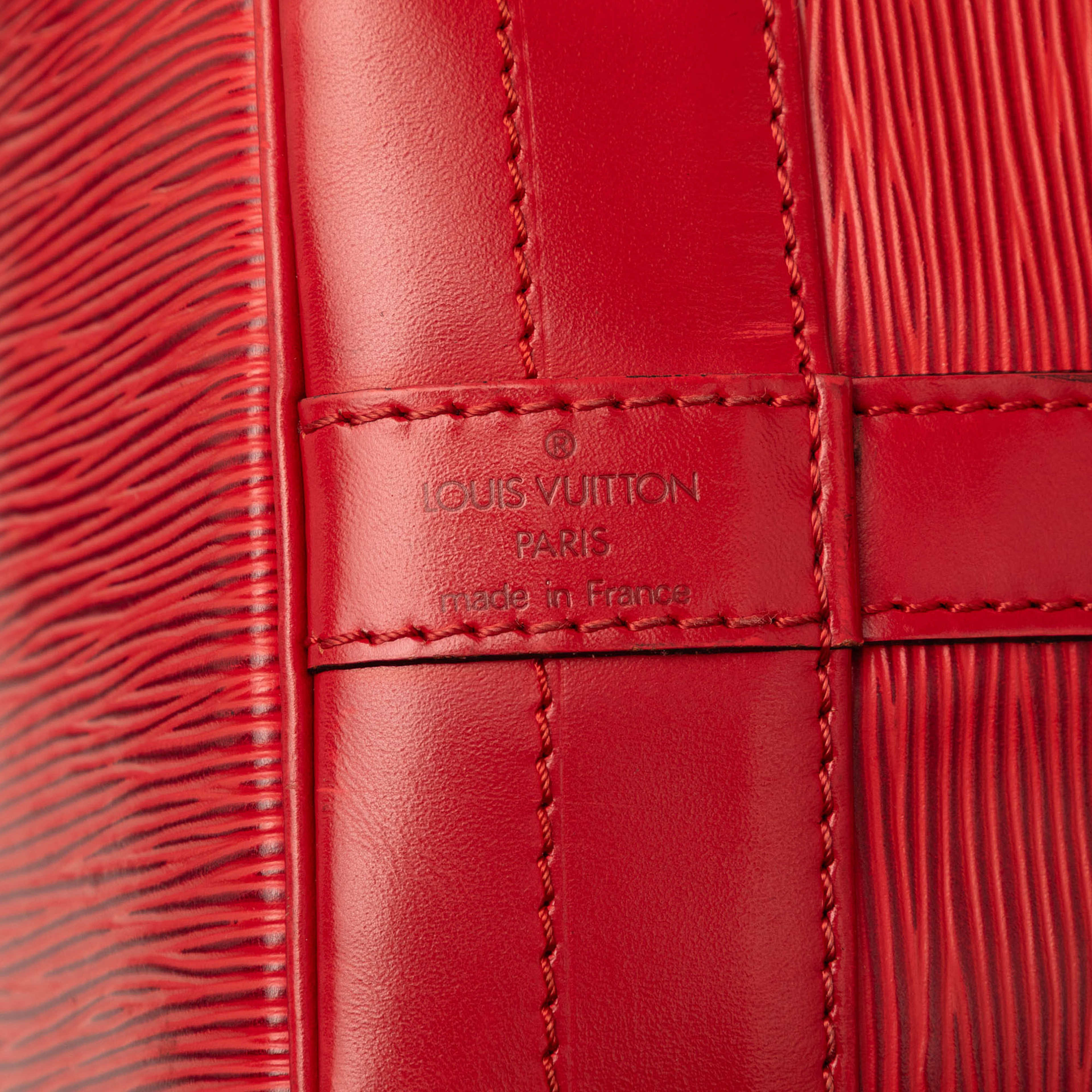Louis Vuitton Epi Noe Gm, från Luxclusif, i färgen red. Klicka för att öppna bilden i stort format
