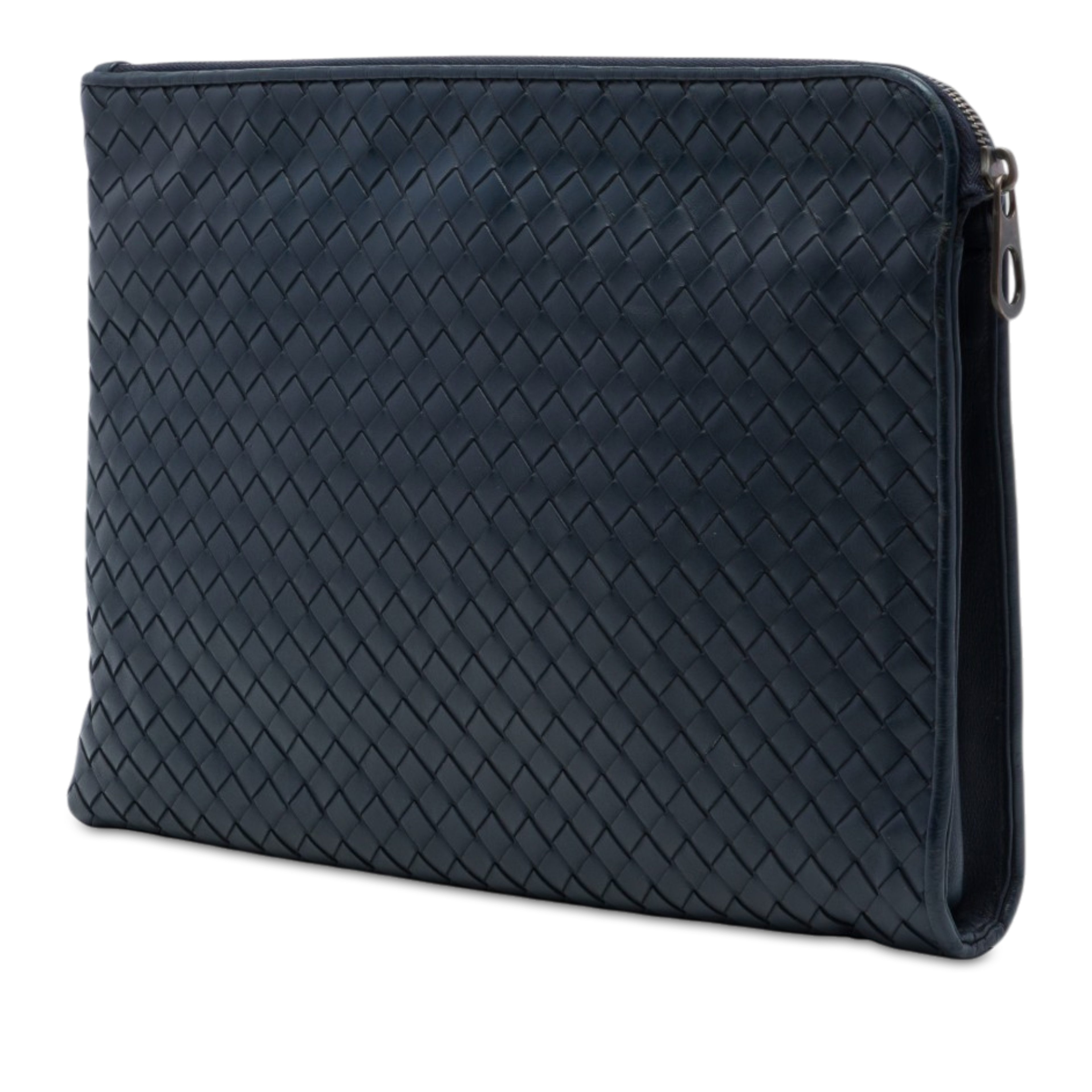 Bottega Veneta Nappa Intrecciato Clutch, från Luxclusif, i färgen blå. Klicka för att öppna bilden i stort format