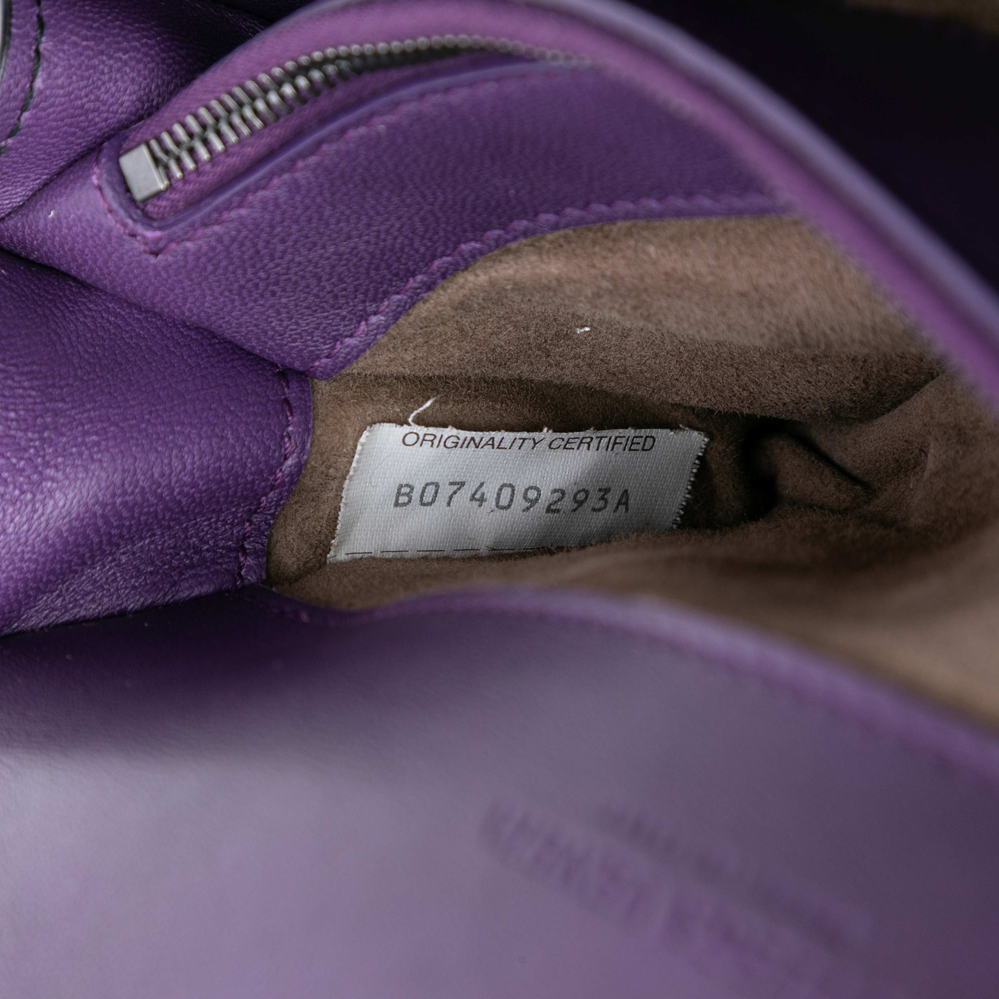 Bottega Veneta Nappa Intrecciato Olimpia Knot Crossbody, från Luxclusif, i färgen violet. Klicka för att öppna bilden i stort format