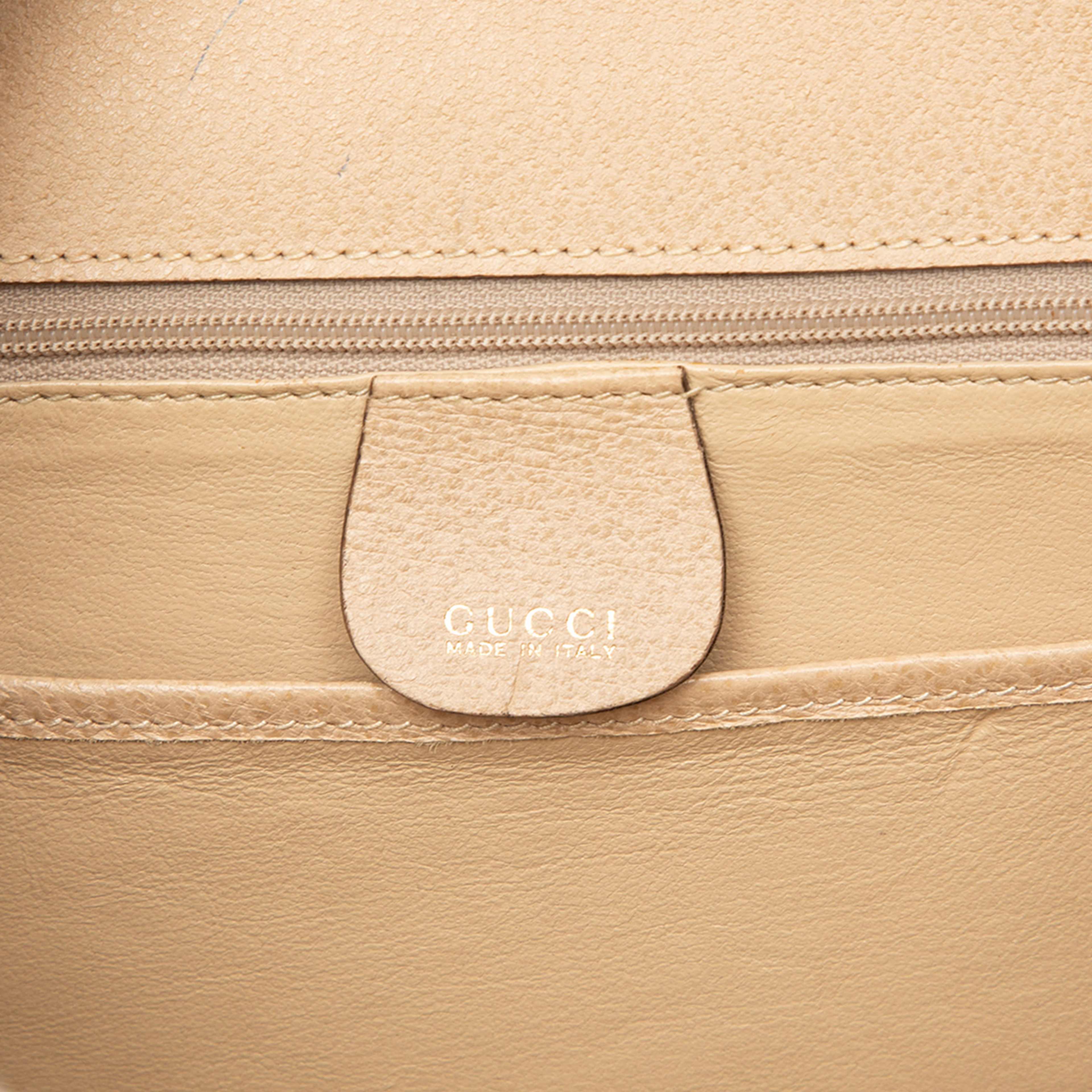 Gucci Small Grained Calfskin Bamboo Night, från Luxclusif, i färgen beige. Klicka för att öppna bilden i stort format