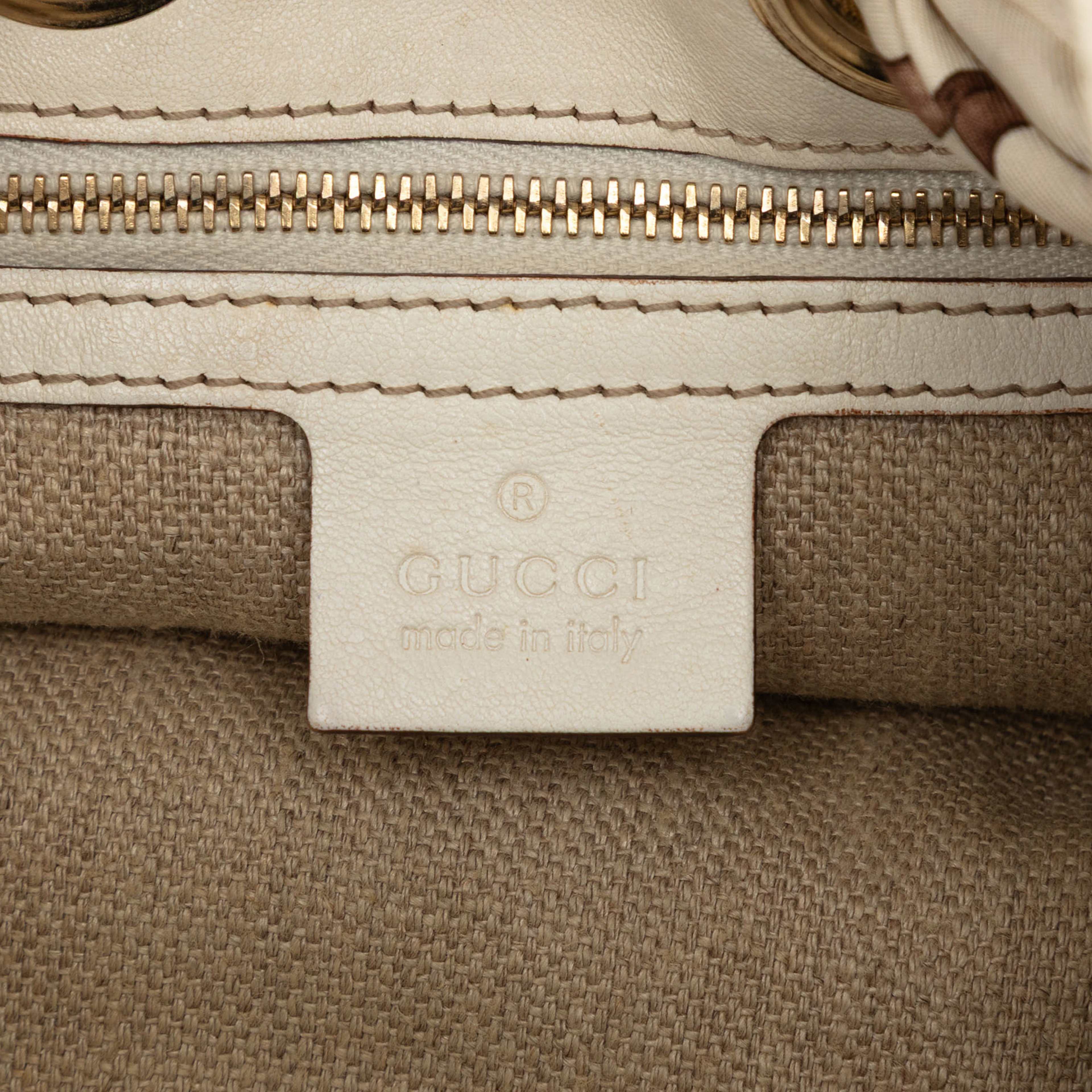 Gucci Gg Canvas Positano Hobo, från Luxclusif, i färgen beige. Klicka för att öppna bilden i stort format