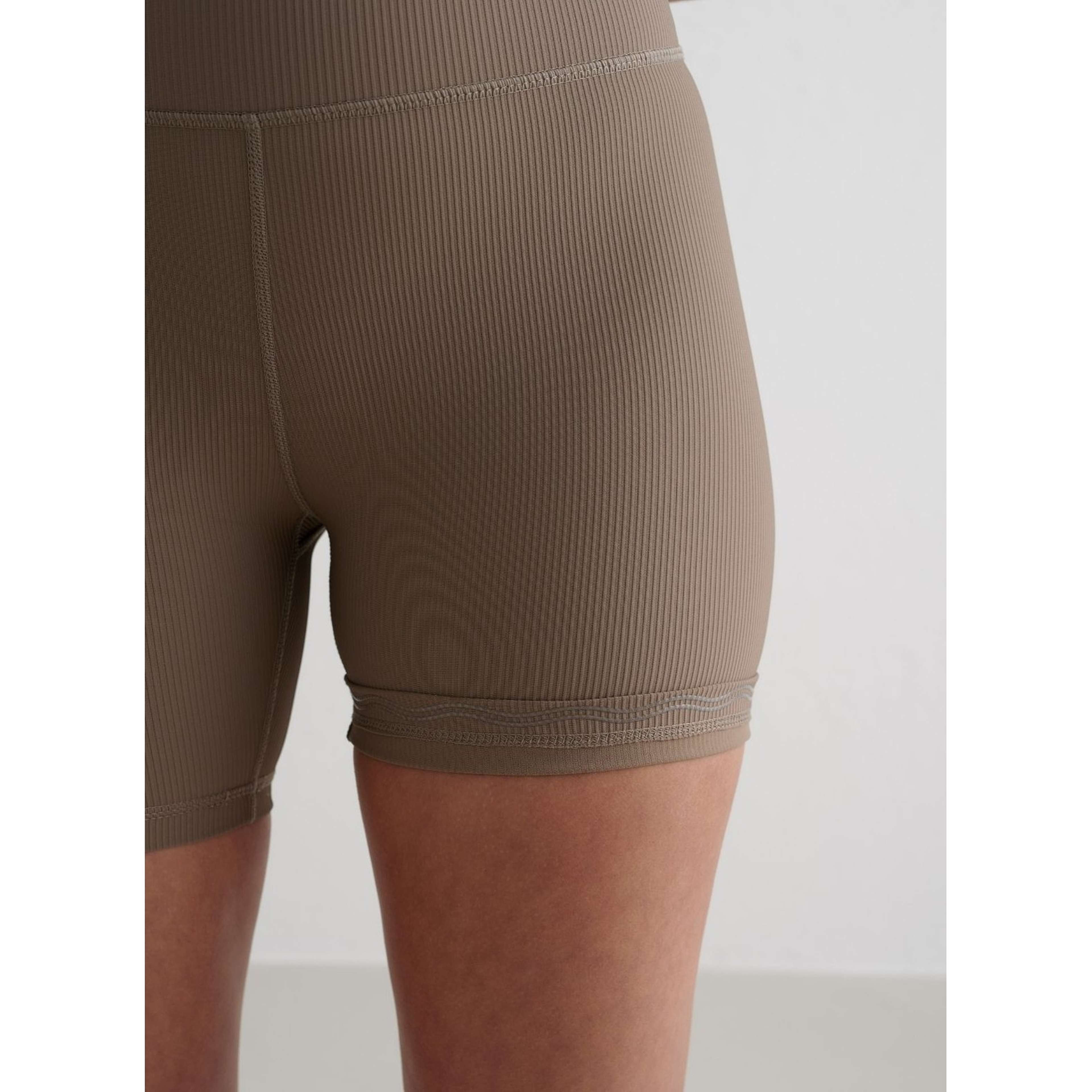 Ribbed Performance Midi Biker Shorts