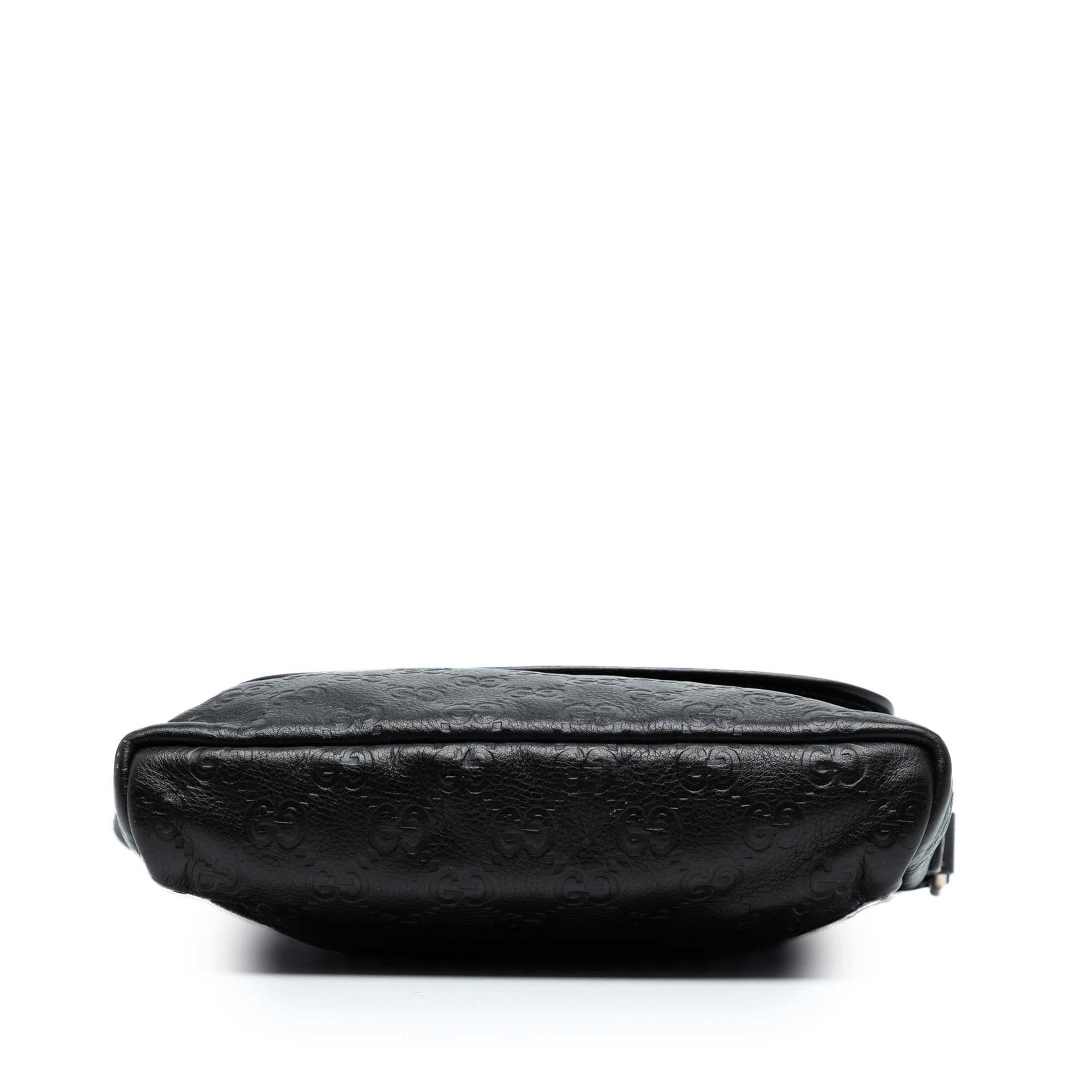 Gucci Guccissima Crossbody, från Luxclusif, i färgen black. Klicka för att öppna bilden i stort format