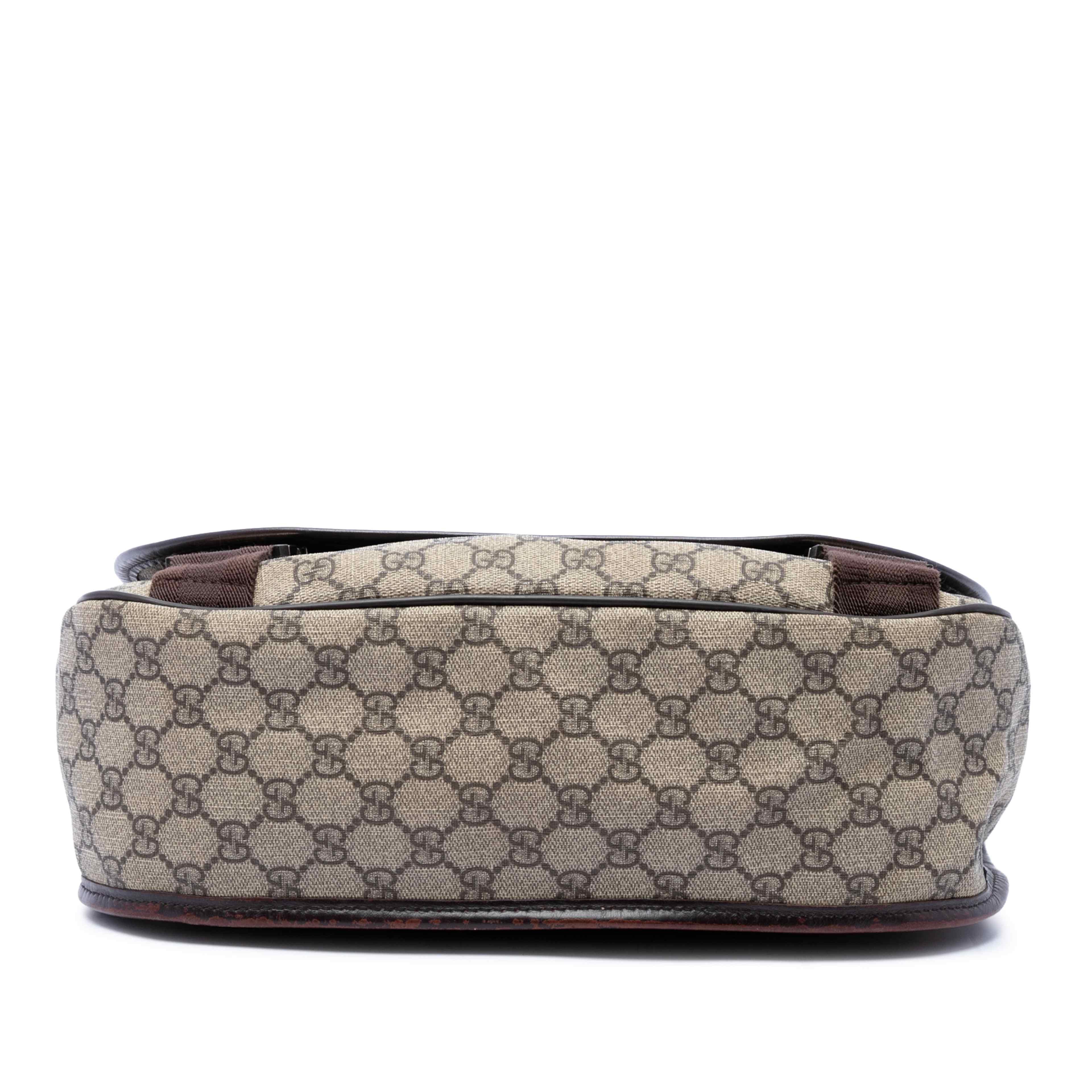 Gucci Gg Supreme Crossbody, från Luxclusif, i färgen beige. Klicka för att öppna bilden i stort format
